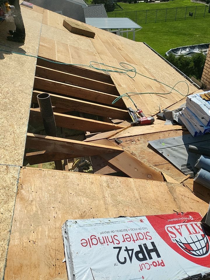 ATLAS PINNACLE COLOR: SUMMER STORM DRIP EDGE: WHITE by Eagle Eye Roofing