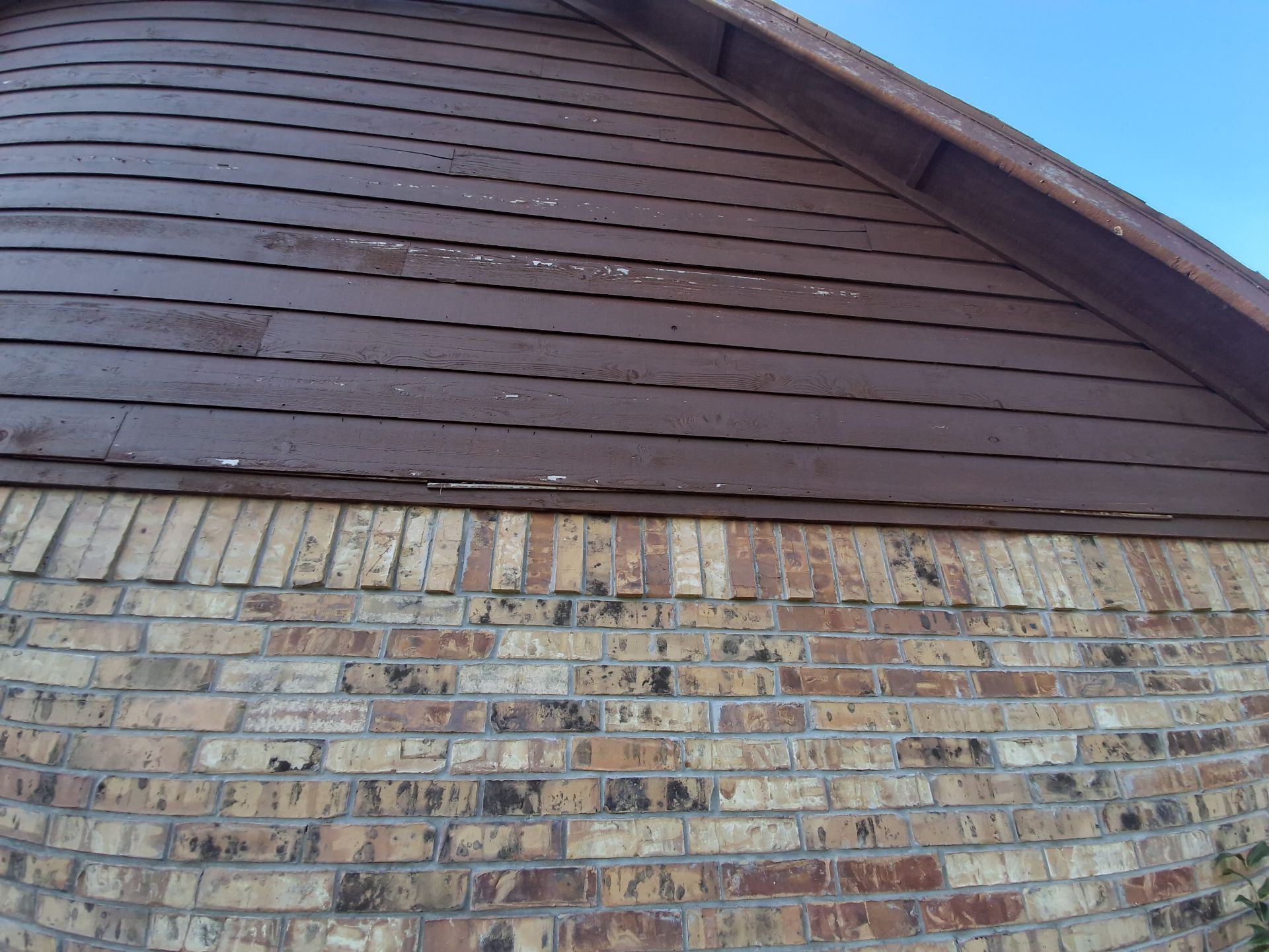 From Dated Brown to Modern Contrast: A Mineola Exterior Transformation by Quality Coats Painting
