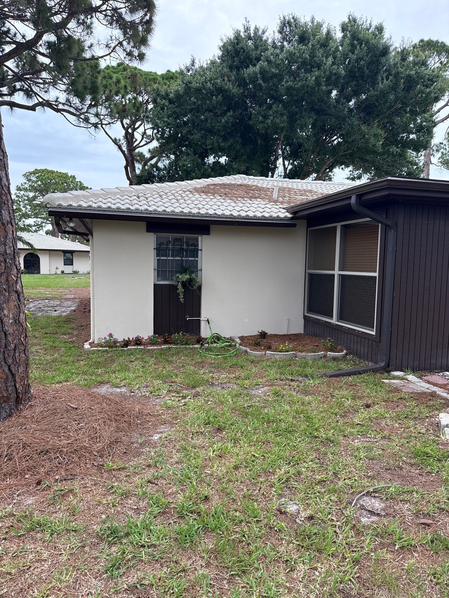 Seamless Aluminum Gutter Installation using Musket Brown Seamless Gutters in Nokomis FL by Gutter Professors