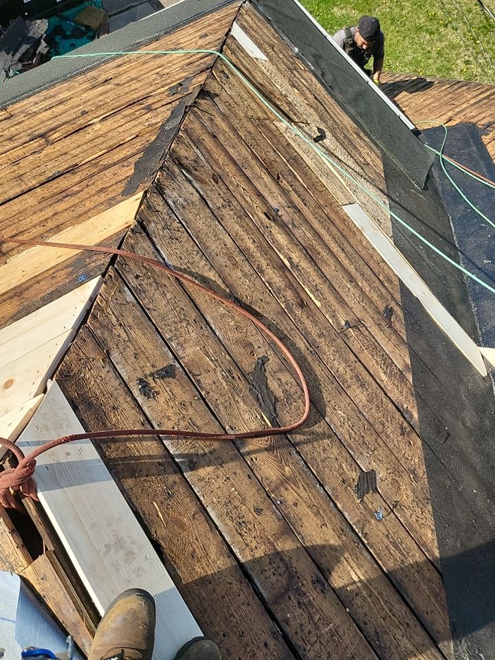 ATLAS PINNACLE COLOR: WEATHERED WOOD DRIP EDGE: MUSKET BROWN by Eagle Eye Roofing