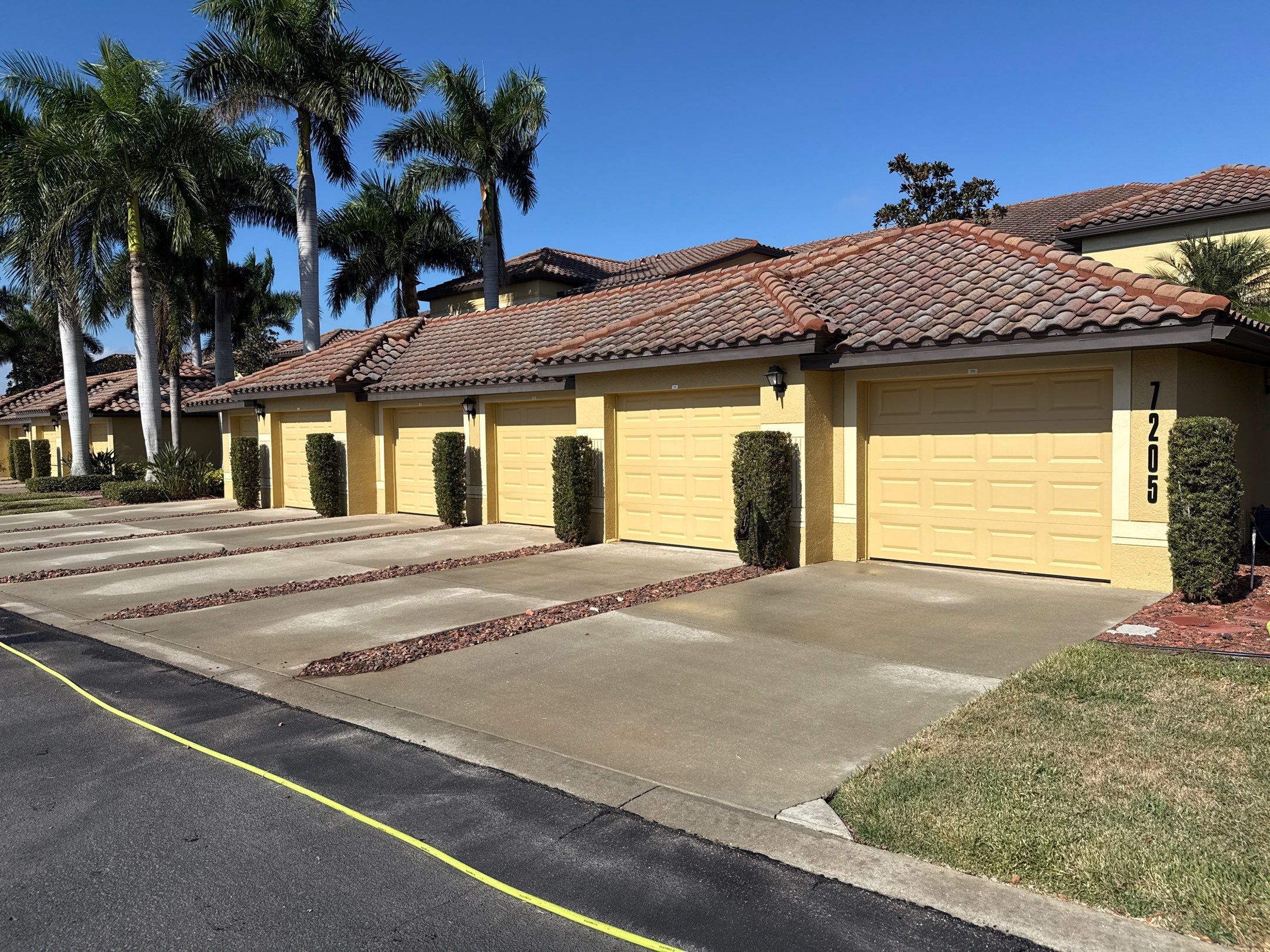 HOA Condo Concrete Driveway & Sidewalk Cleaning – River Strand Community, Bradenton, FL by Sunshine AquaWash