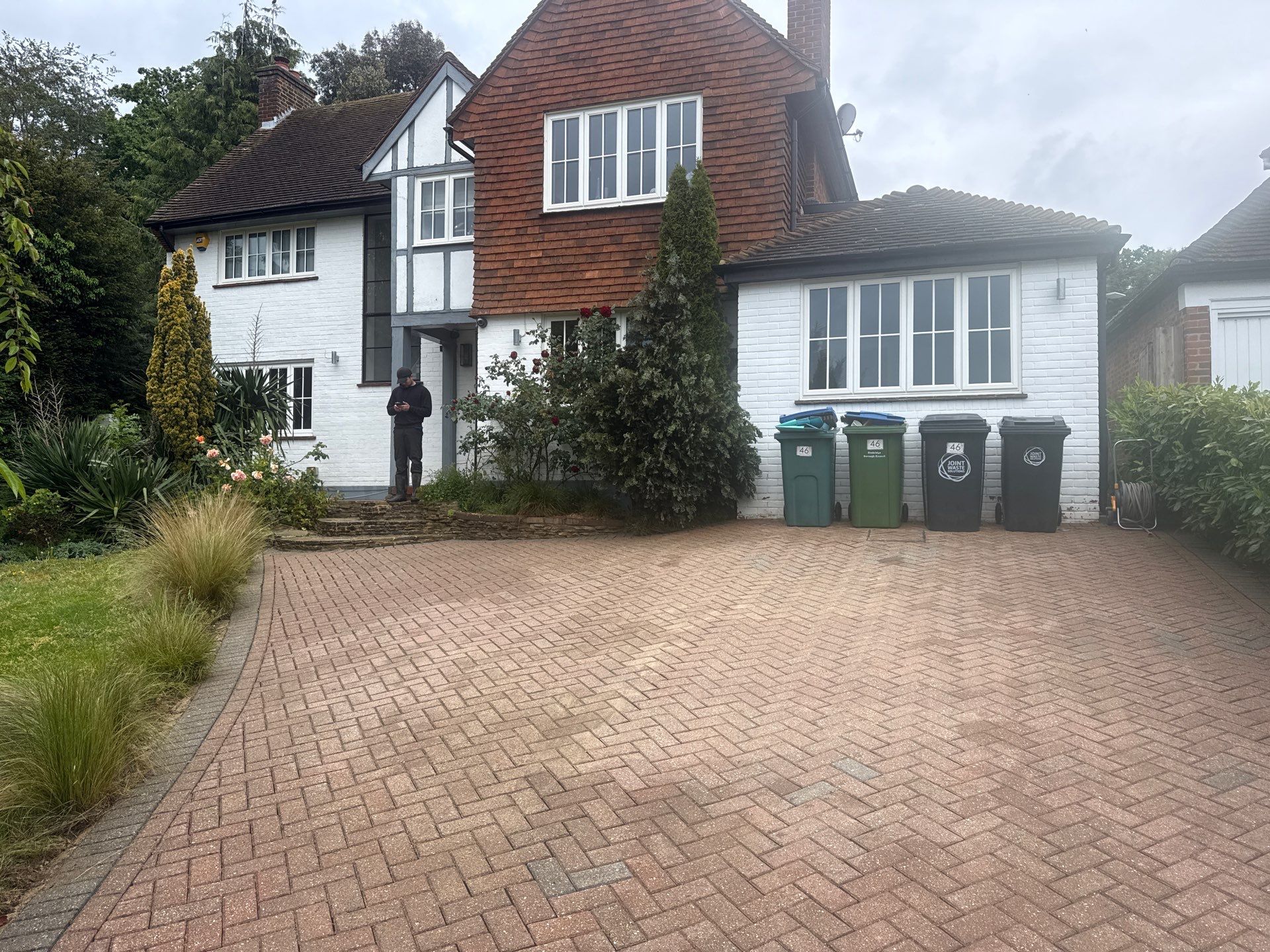 Driveway And Render Clean Surrey by Ges Exterior Cleaning ltd
