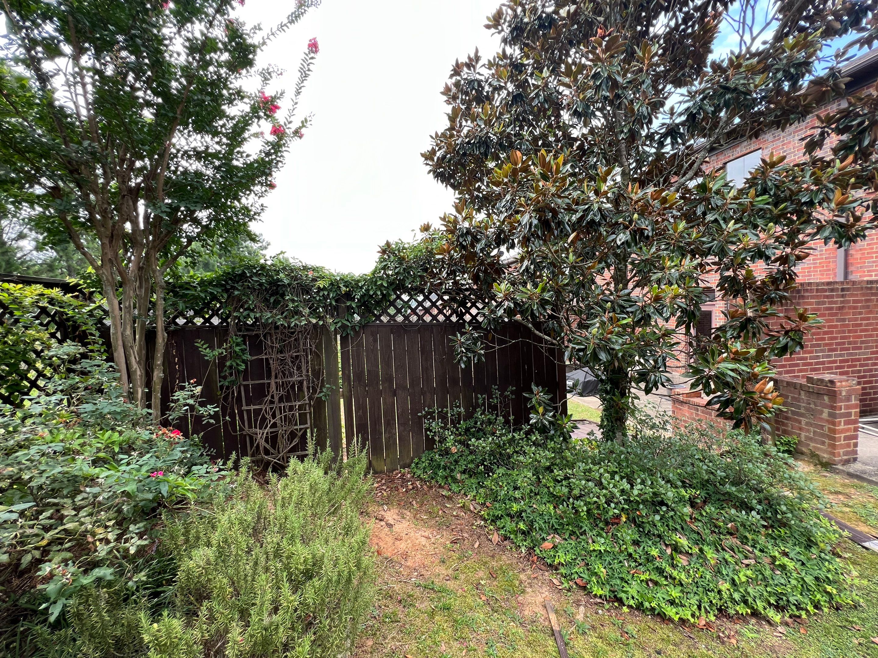 Lake Crest - Fence by Pillar and Pine