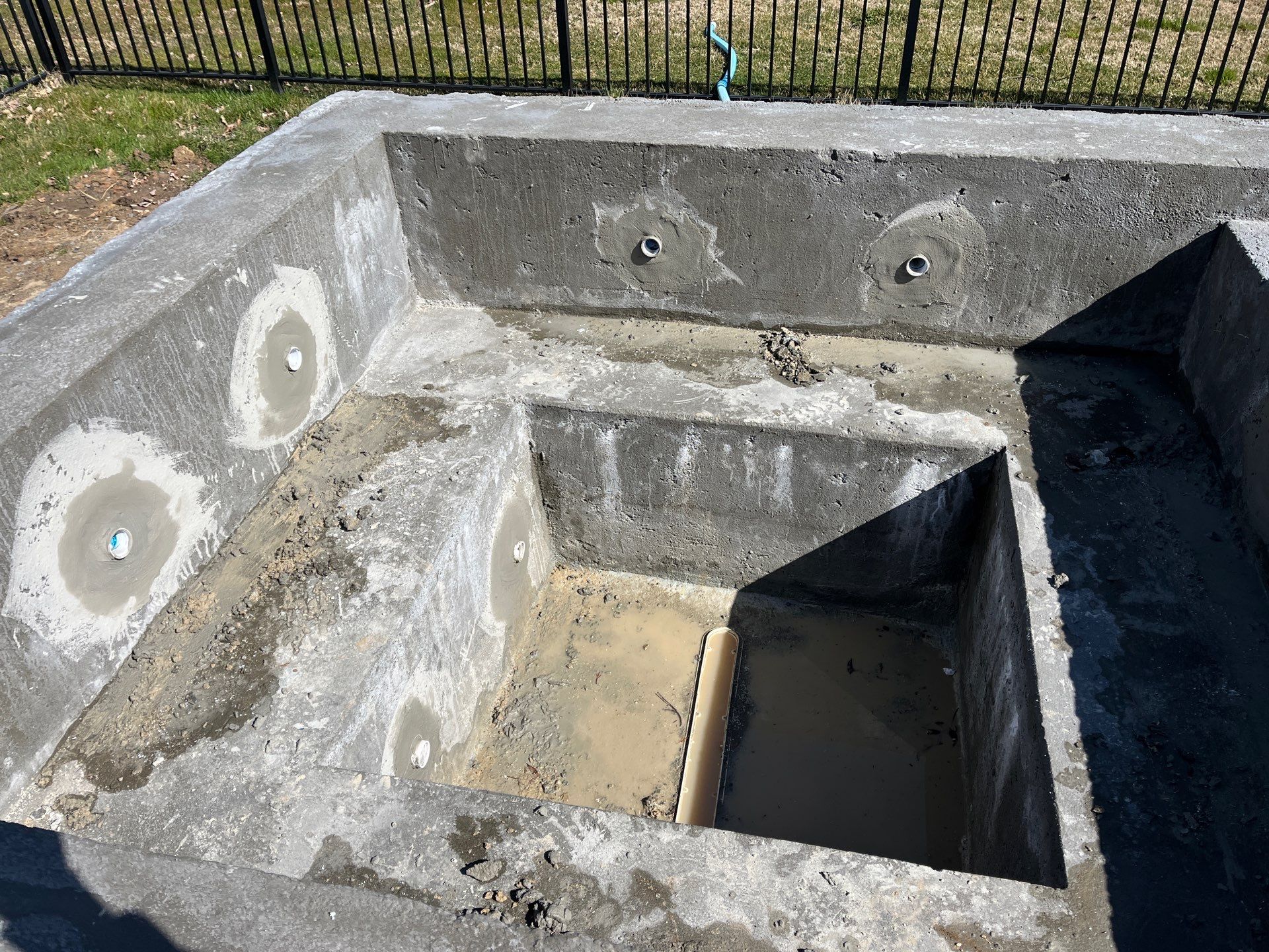 Gunite Pool w/ Spa and Water Features by Elysium Pools