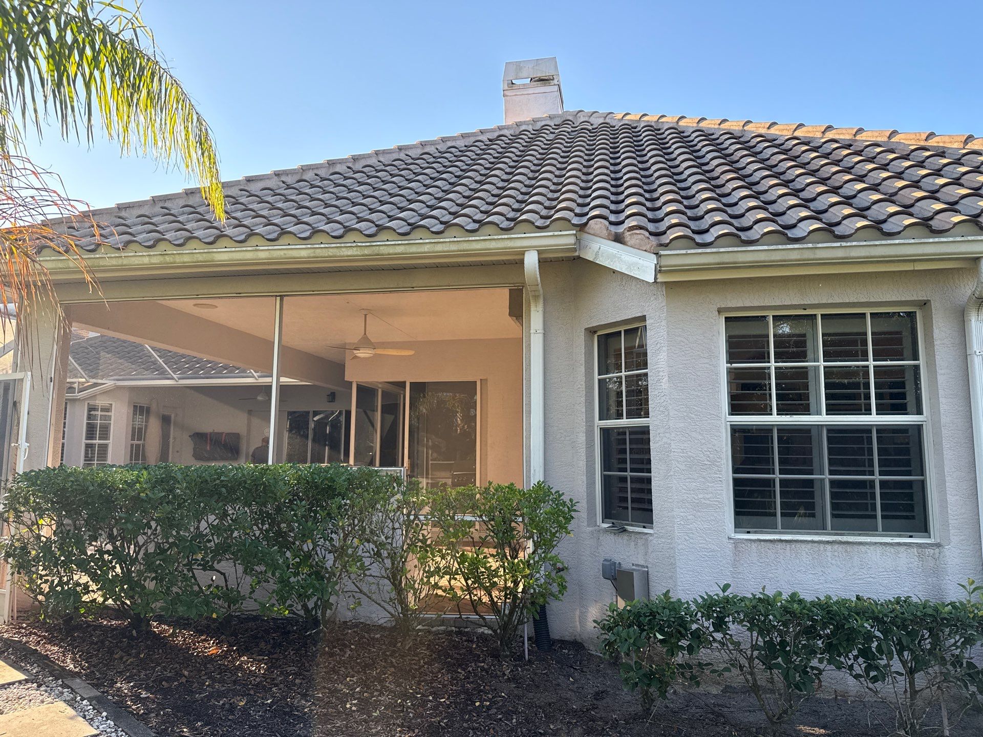 House Wash, Pool Deck & Screen Enclosure Cleaning | University Park, Sarasota FL by Sunshine AquaWash