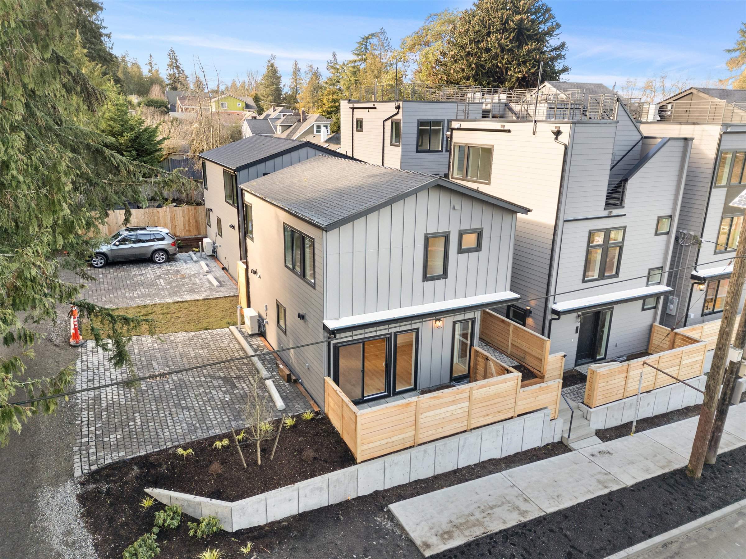 Maple Leaf 6-unit new construction by LinMak Construction