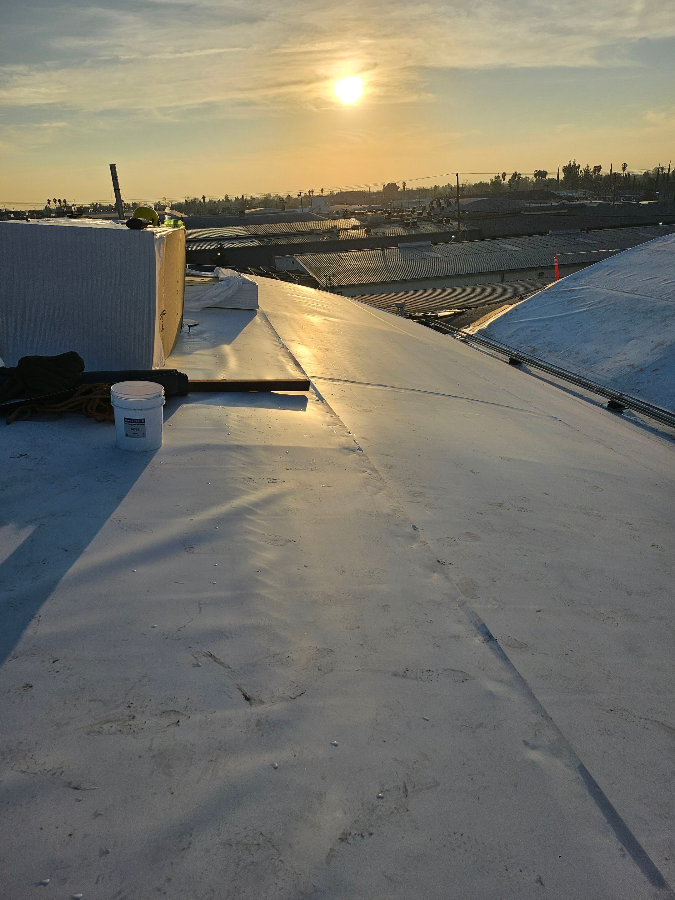 TPO single-ply roofing system using GAF Single-ply TPO 60 mil with 1.5 inch ISO board insulation by Straight Edge Roofing Inc