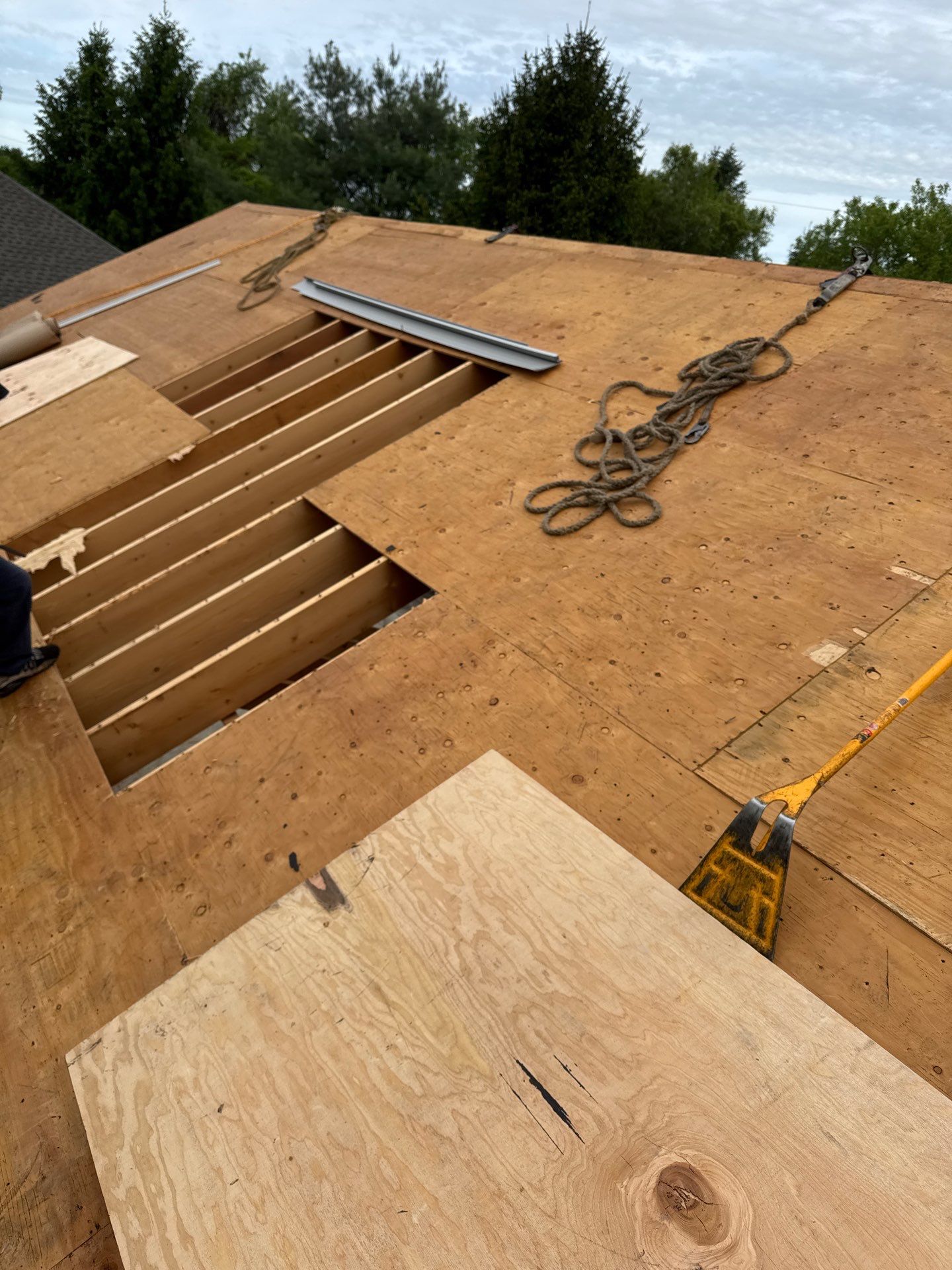 Hudson, NH Roof Replacement with GAF Timberline HDZ Shingles and Grace Ice & Water Shield by Compass exteriors