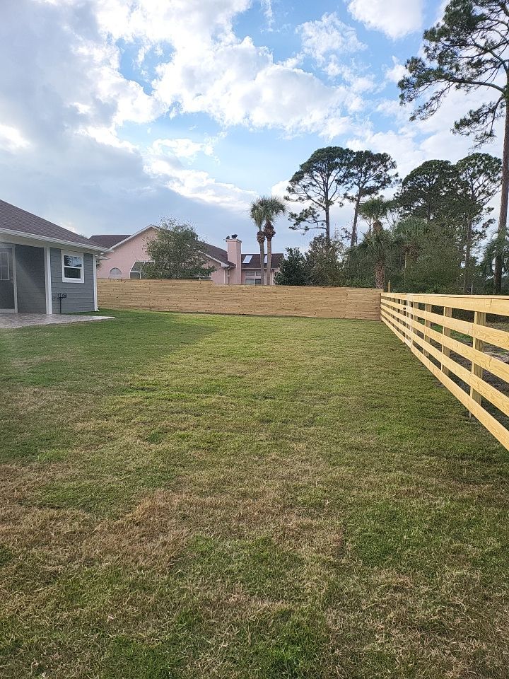You can never go wrong with Horizontal by Hip Square Fence Inc.