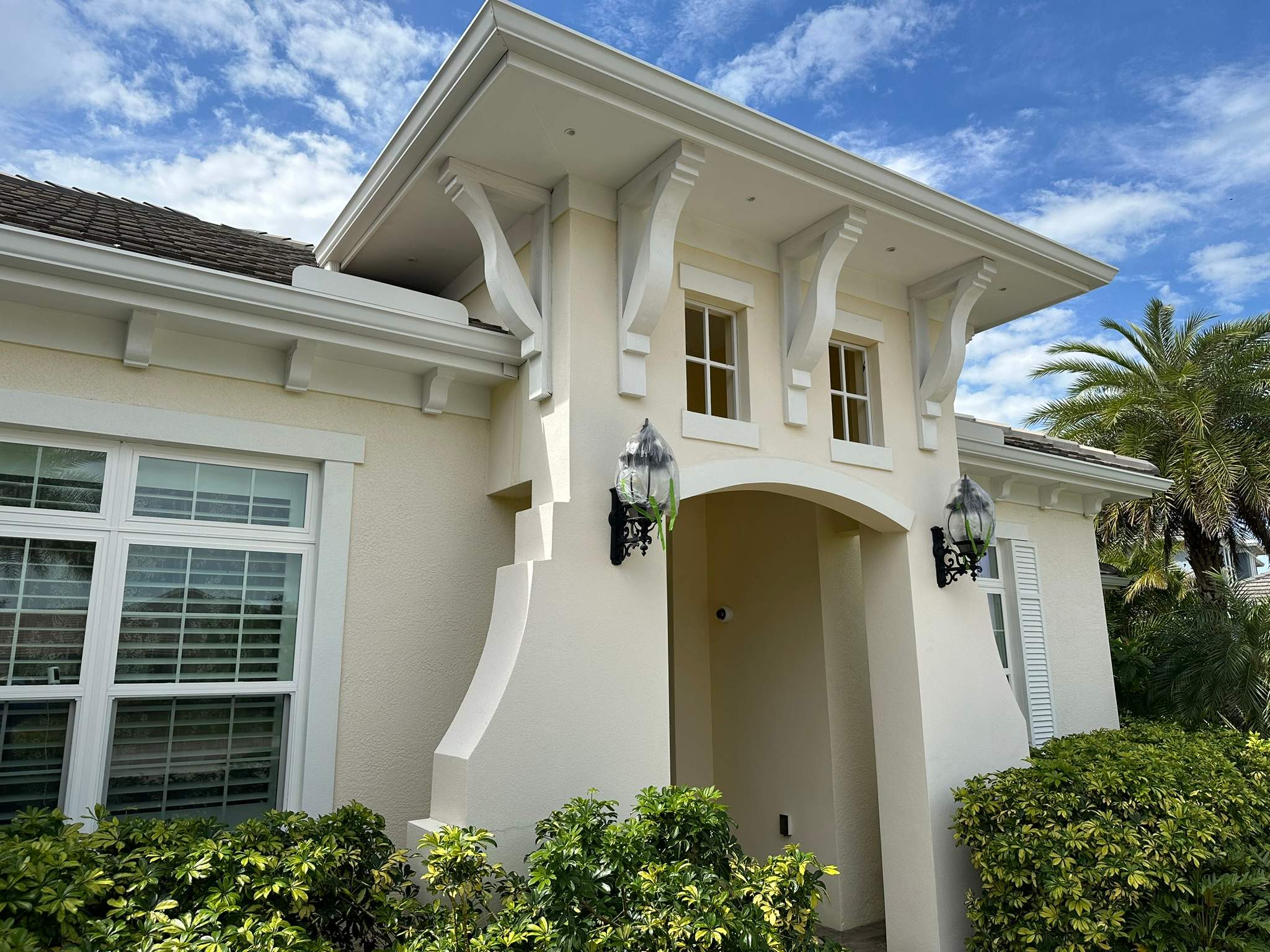 House Wash & Pool Screen Enclosure Cleaning in Winding River Community, Bradenton, FL | Sunshine AquaWash by Sunshine AquaWash