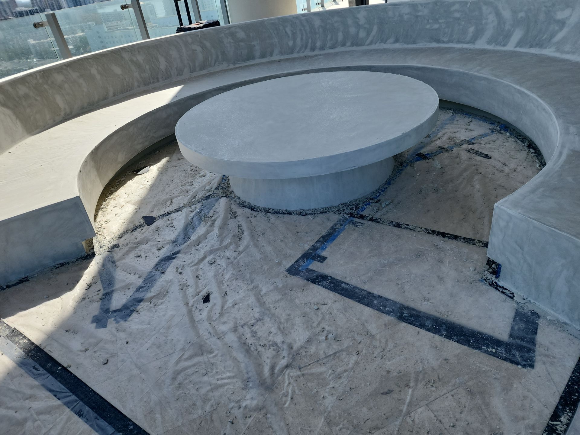 Microtopping over Furniture by Seamless Surfaces