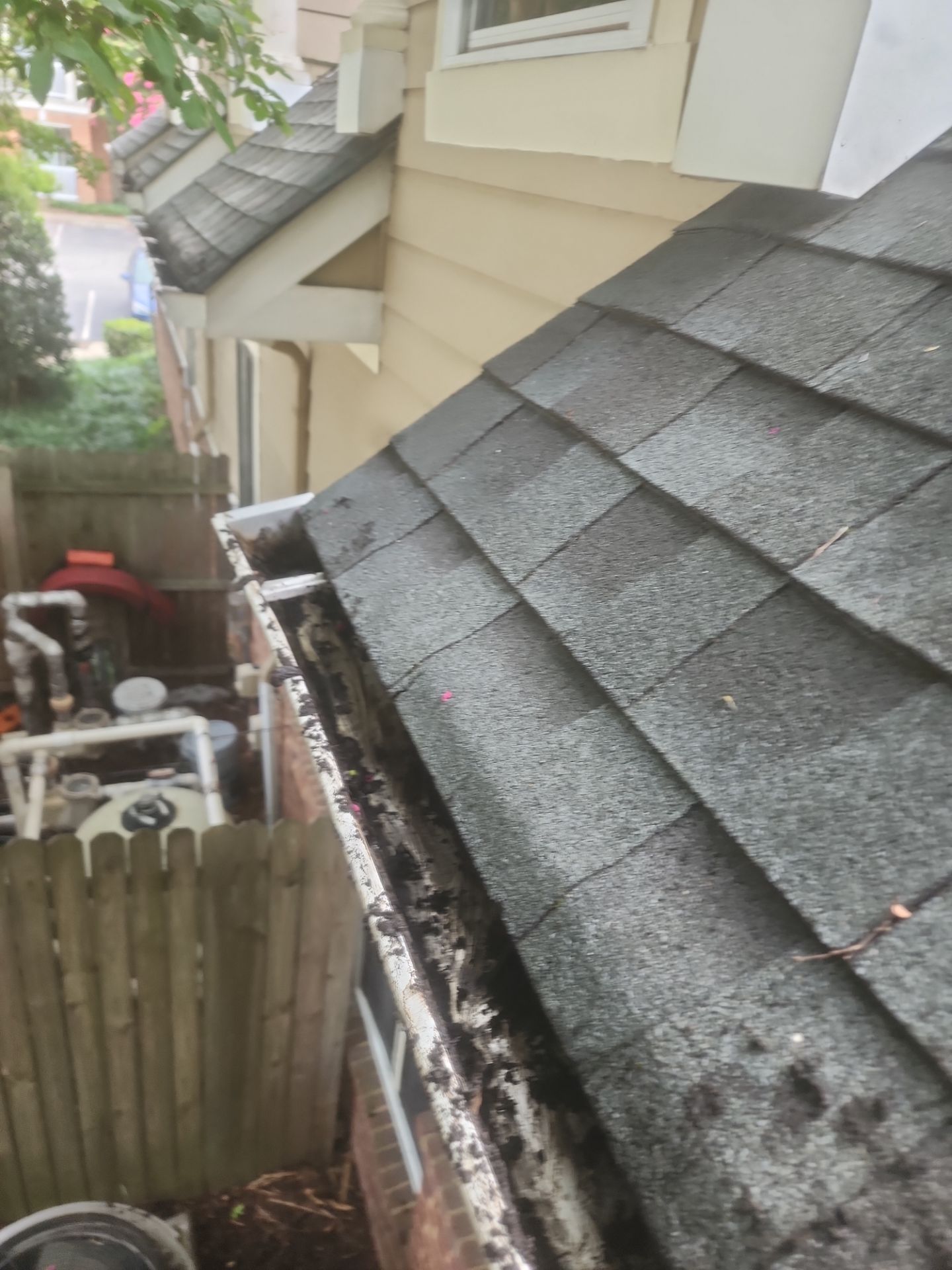 Commercial gutter cleaning Norfolk, VA after photo with clean gutters