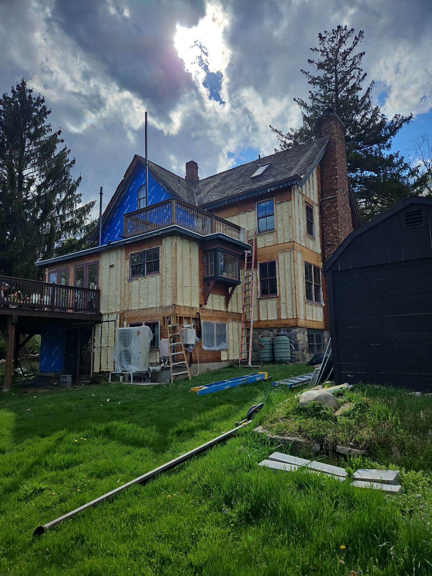 Siding Installation using Closed Cell Spray Foam by NYS Foam & Energy