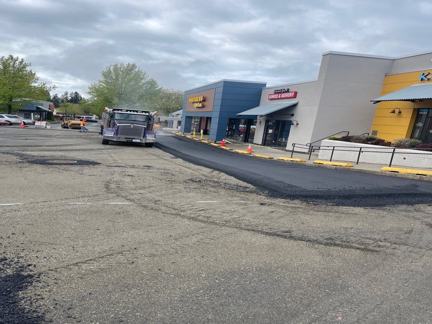 Colliers - Woodinville New Asphalt Parking Lot by Jireh Asphalt & Concrete Inc 