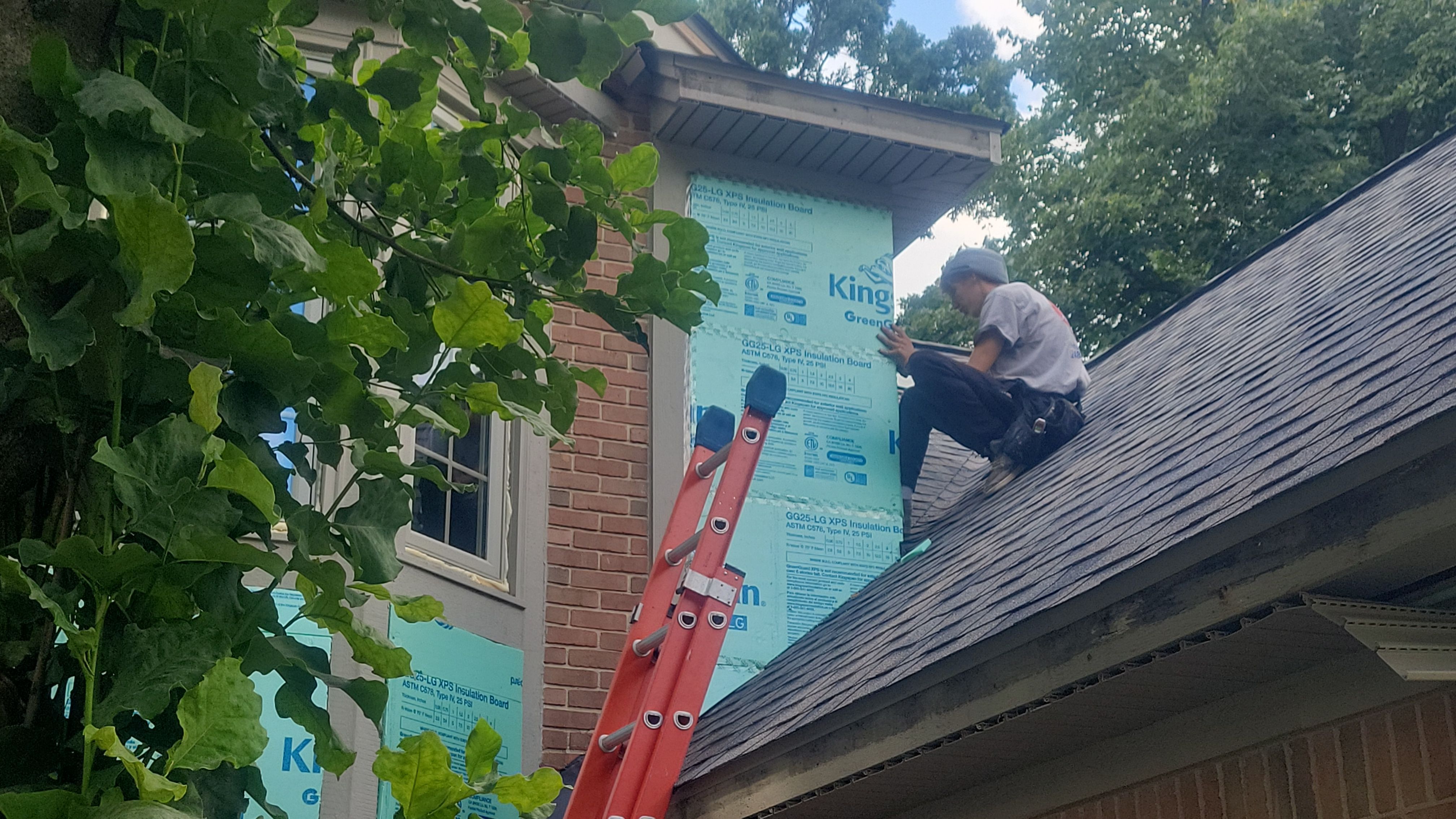 Roof Replacement using Owens Corning Peppercorn and Siding Replacement using Ascend Charcoal Smoke by 180 Contractors