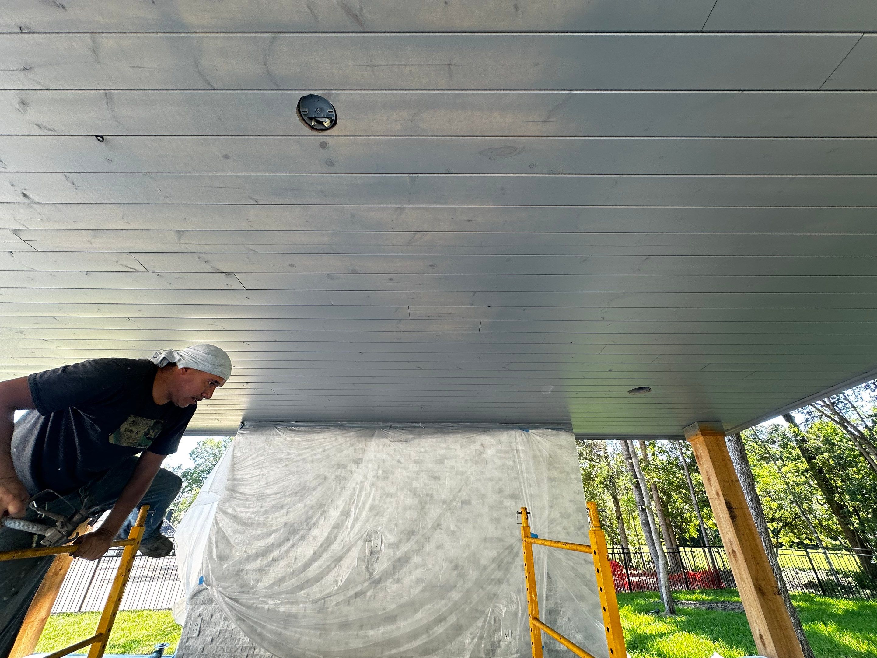 Modern Patio Cover and Kitchen in Montgomery by SophAlx LLC