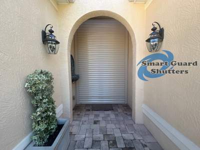 Rolling Shutter in Beige 