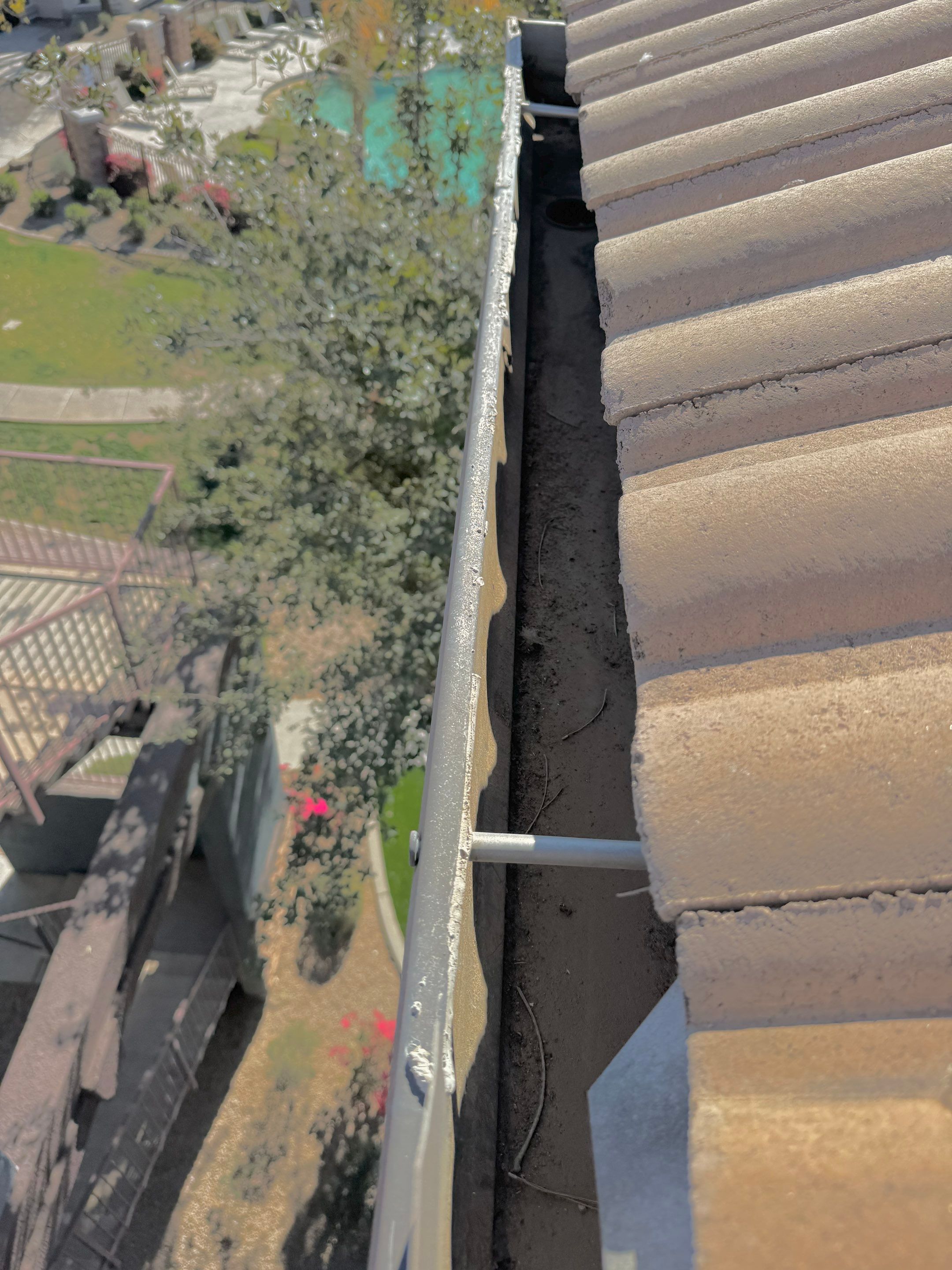 Commercial gutter cleaning Surprise & Goodyear, AZ after photo with clean gutters