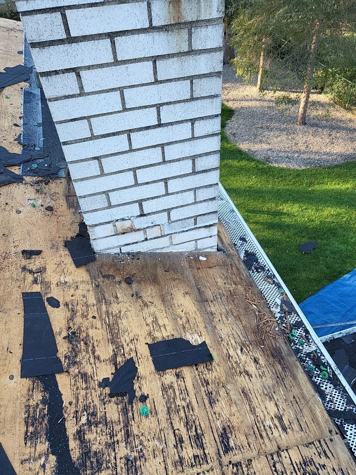 Brand: Atlas Pinnacle Color: Pristine Scotchgard Black Drip: Black by Eagle Eye Roofing