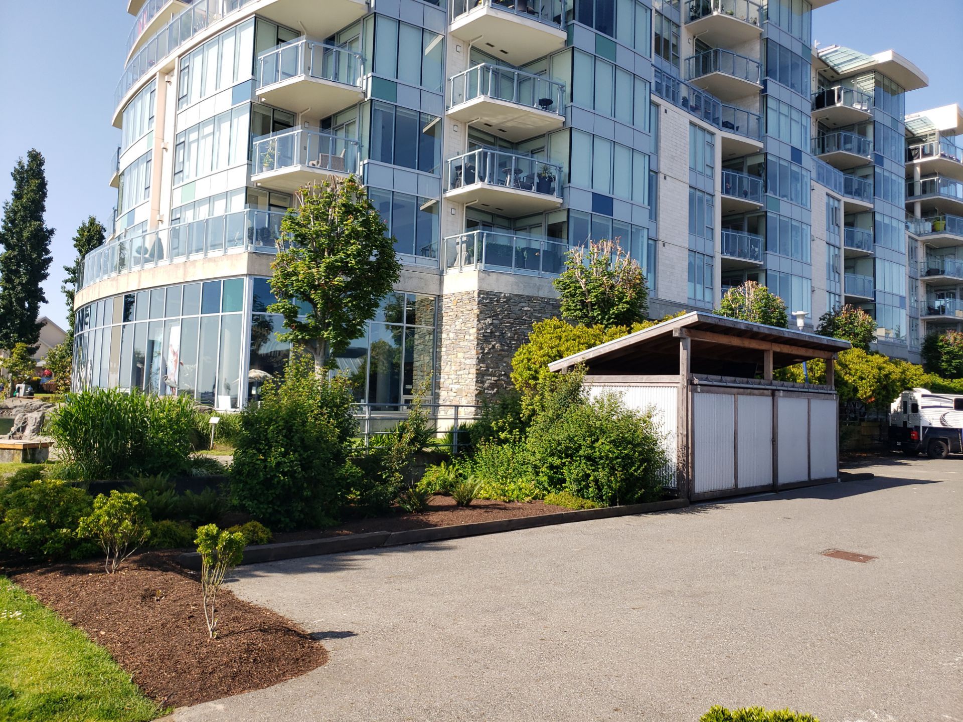 Sidney Pier by Habanero Garden and Exterior Care