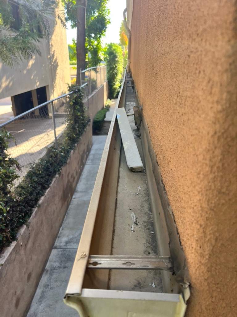 HOA Gutter Cleaning South Mentor Ave Pasadena by Palm Coast Solar Cleaning