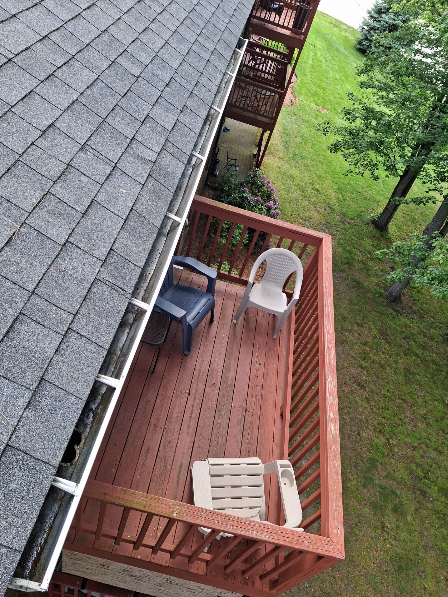 Commercial gutter cleaning New Hampshire after photo with clean gutters