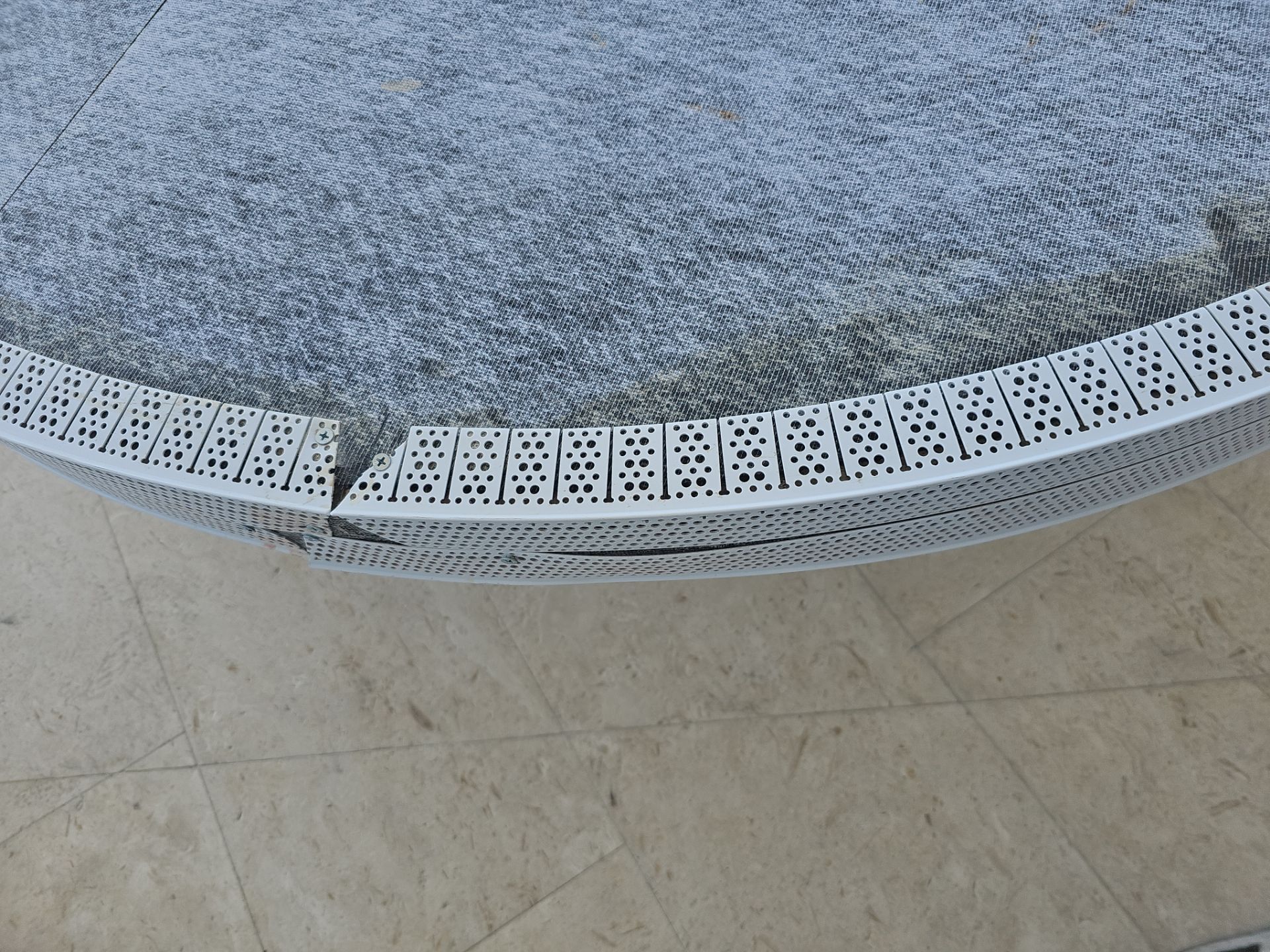 Microtopping over Furniture by Seamless Surfaces