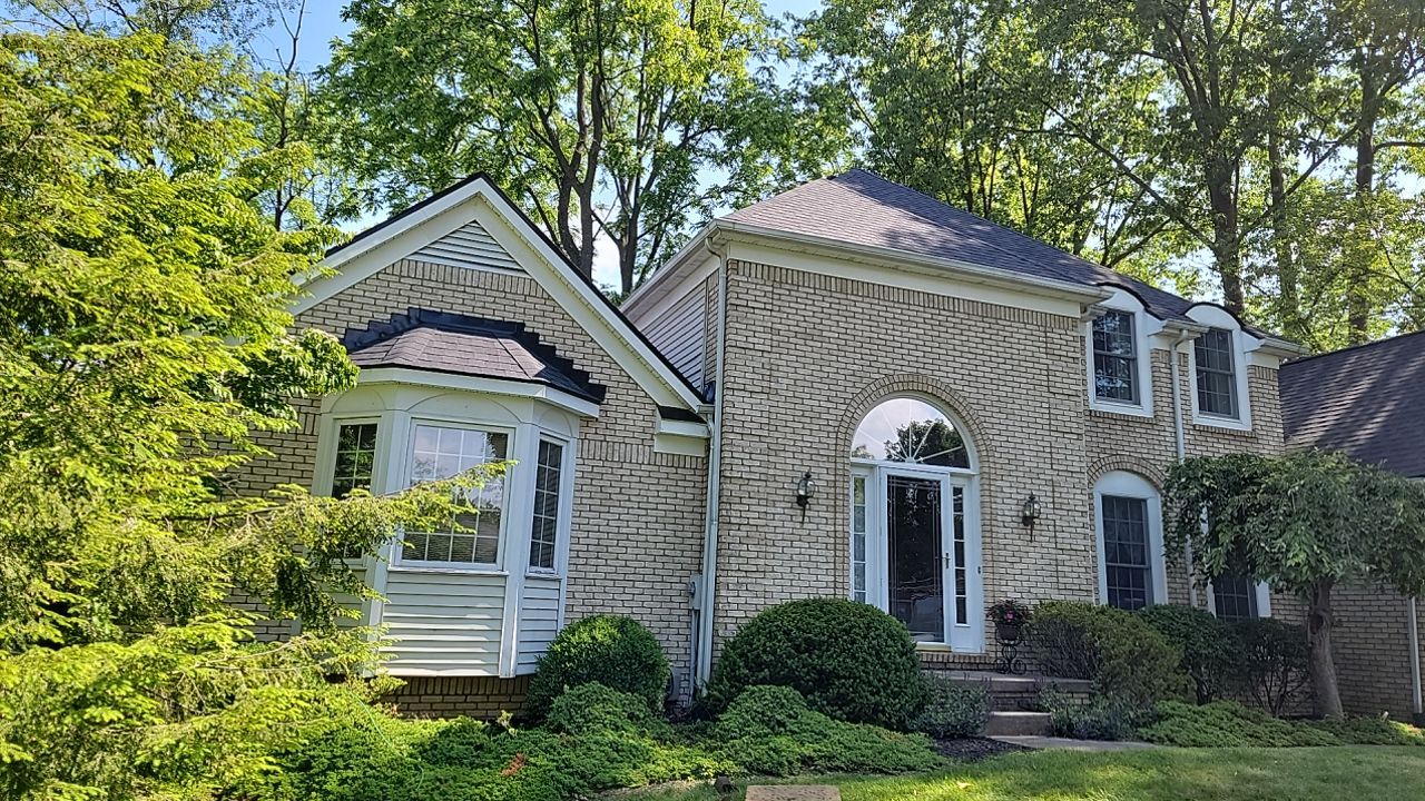 Brand: Atlas Pinnacle Color: Pristine Scotchgarde Black Drip: Black by Eagle Eye Roofing