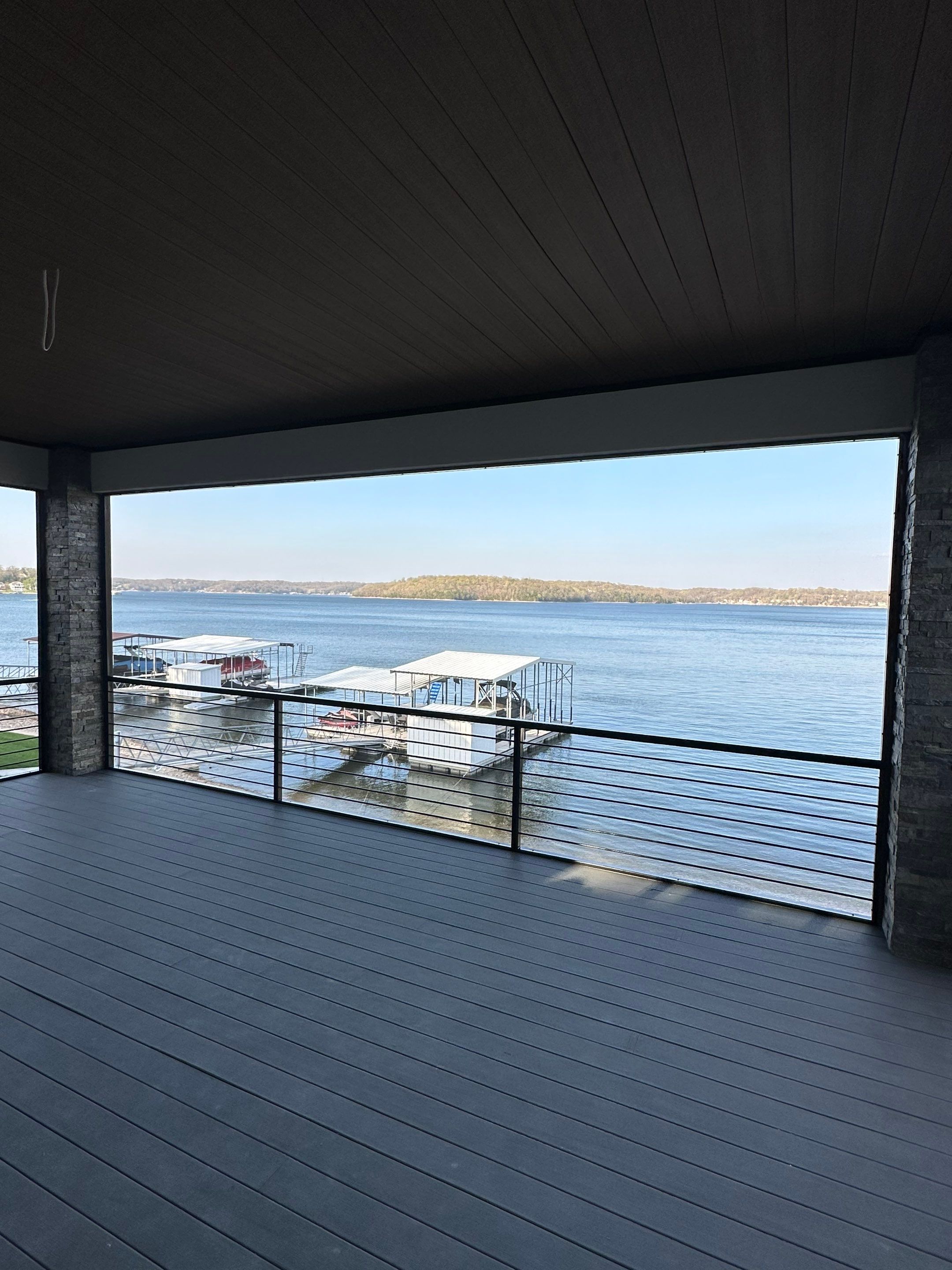 Residential Railing using Horizontal Rail by Edge Rail And Screen
