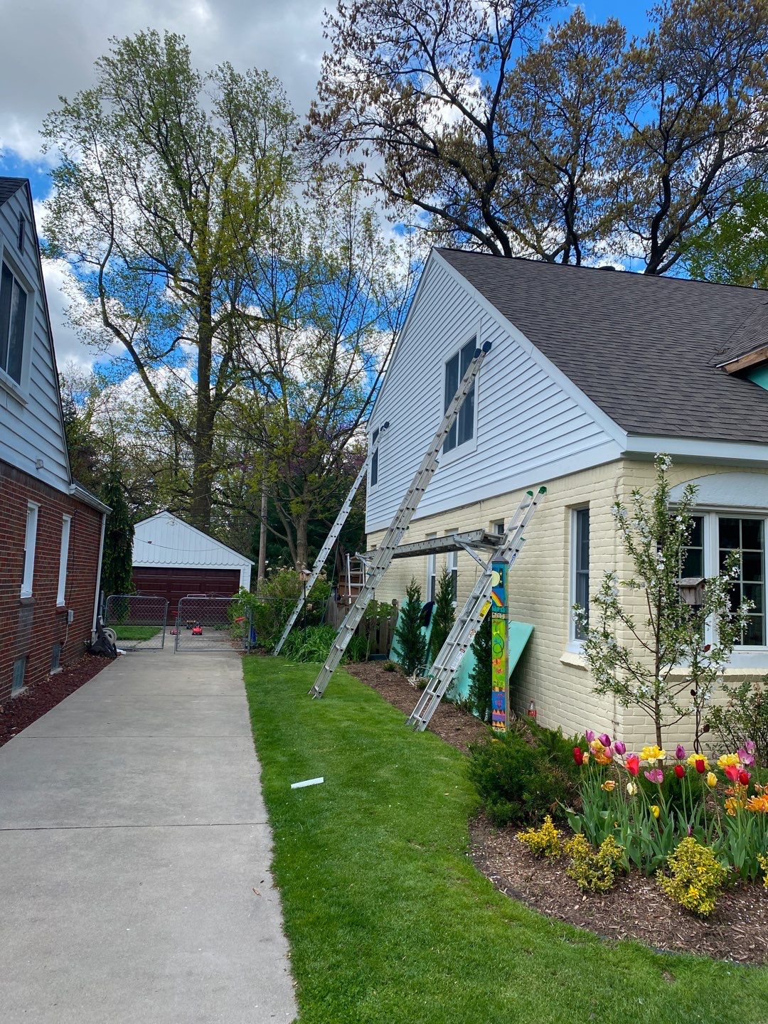 Siding Replacement using CertainTeed Restoration Classic D5 by 180 Contractors