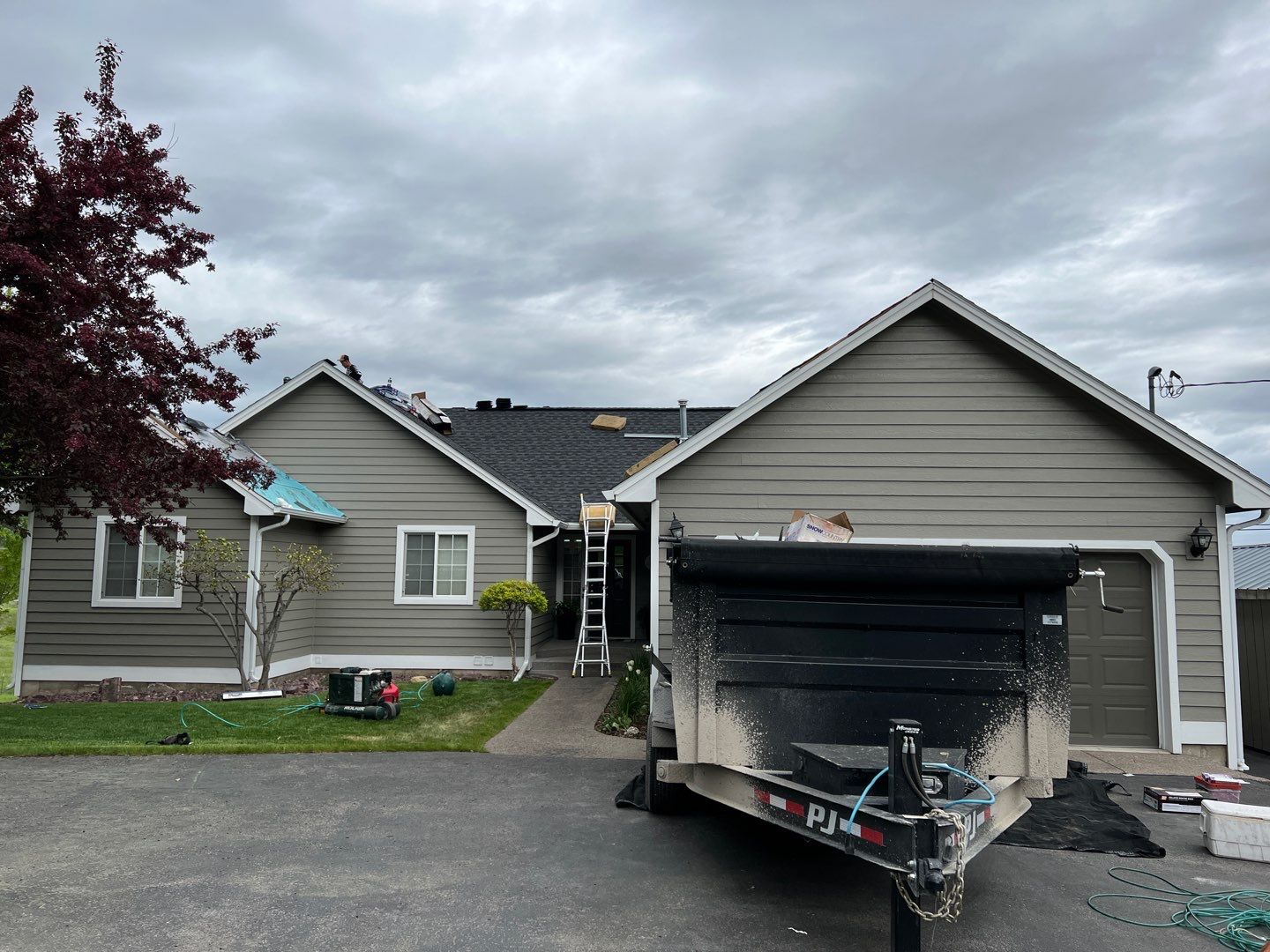 GAF Timberline HDZ - Charcoal by Montana Roofing Solutions