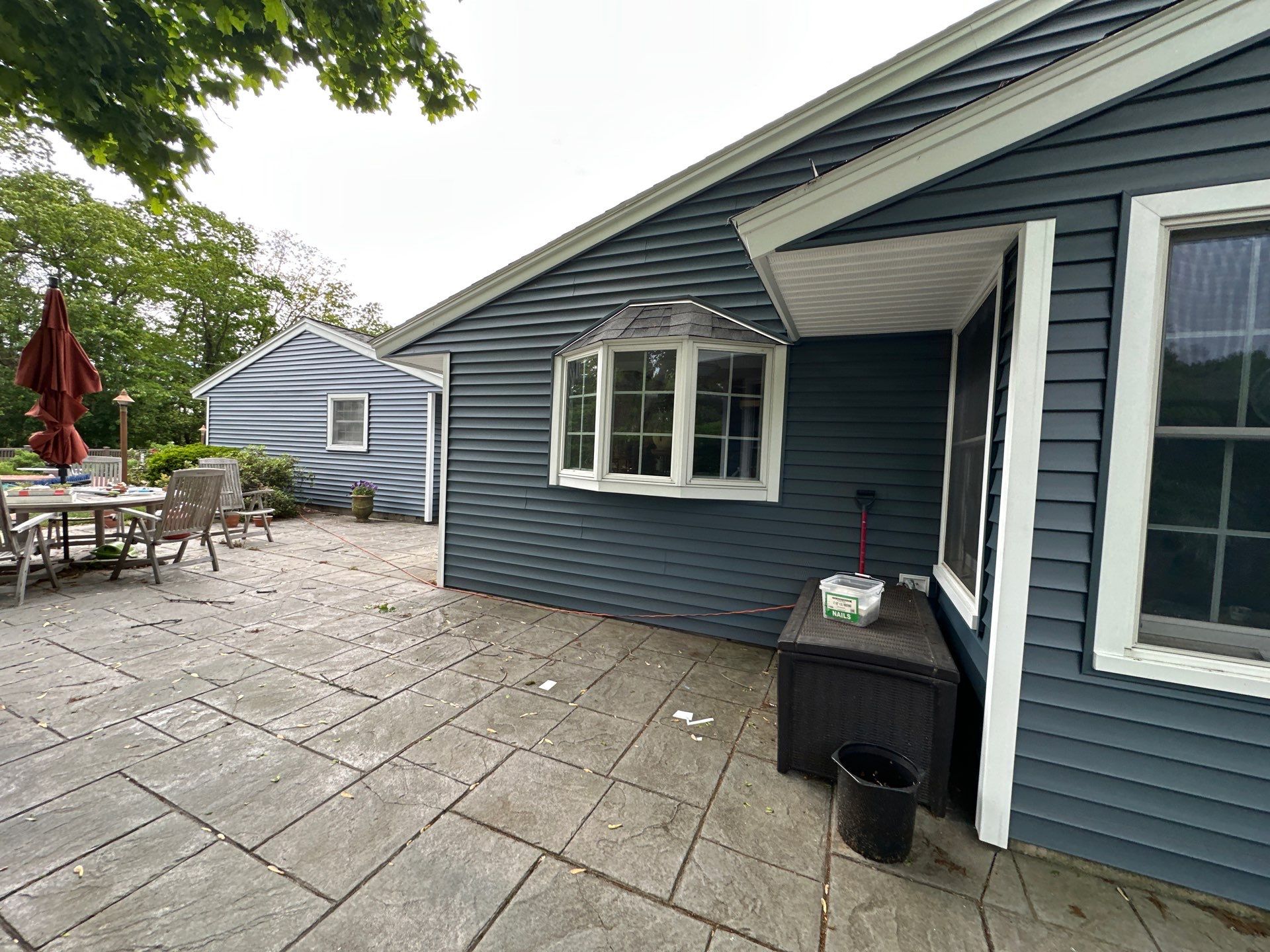 Vinyl Siding Transformation – Pacific Blue by Mighty Dog Roofing of Greater Middlesex County