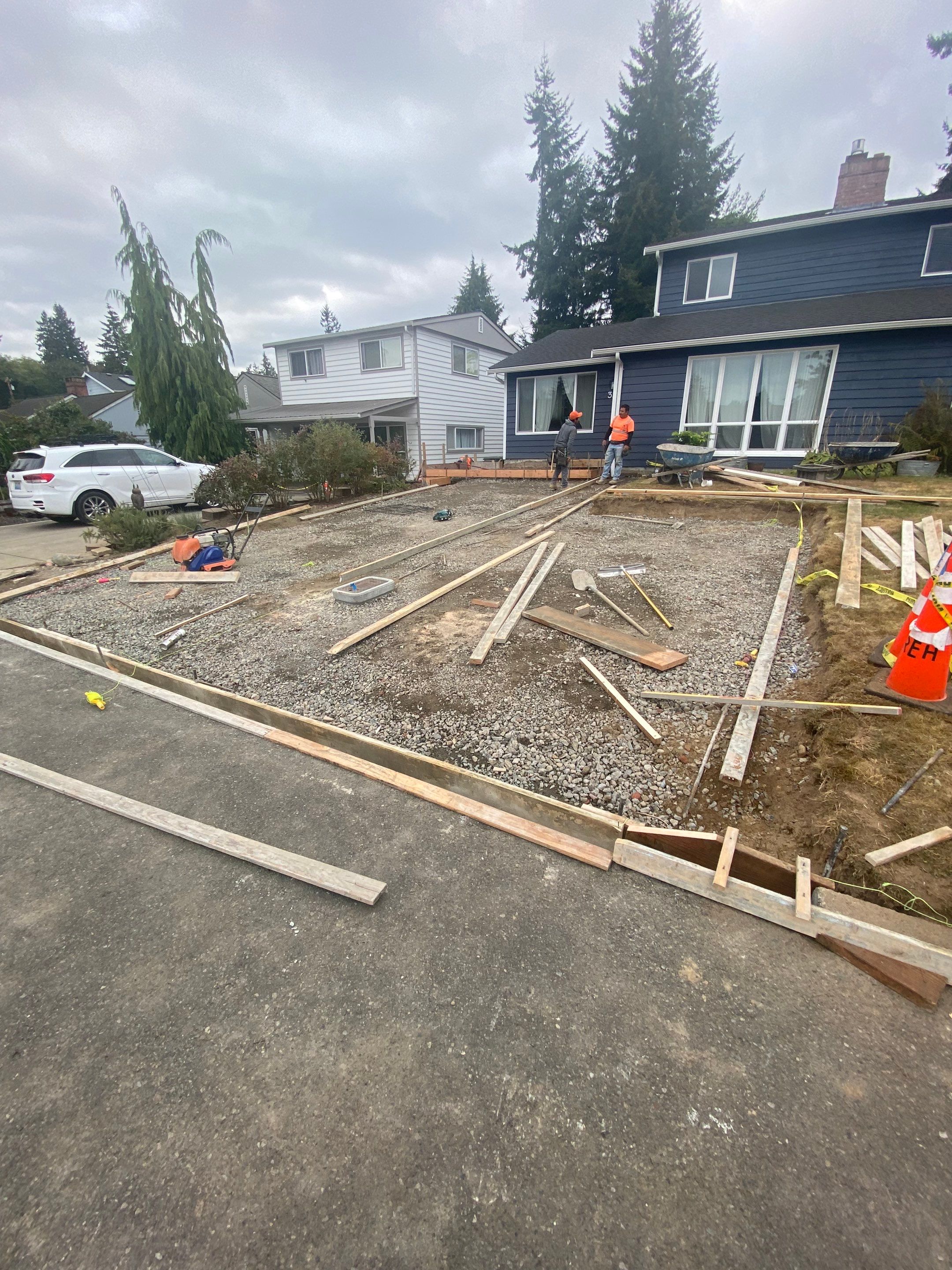 Custom Concrete walkway/Driveway Everett WA by Jireh Asphalt & Concrete Inc 