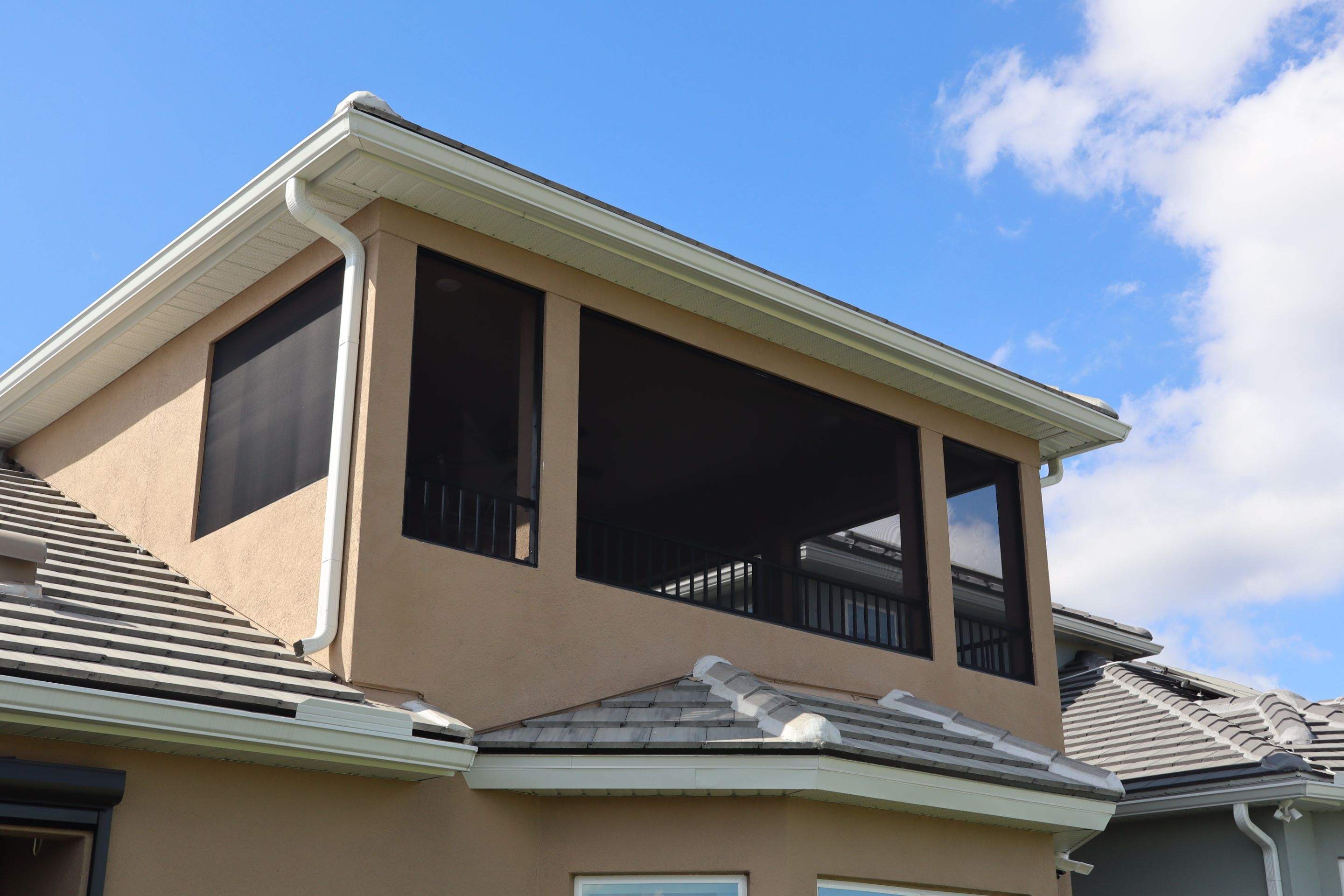 Balcony flooring and screen installation by Orlando pergolas