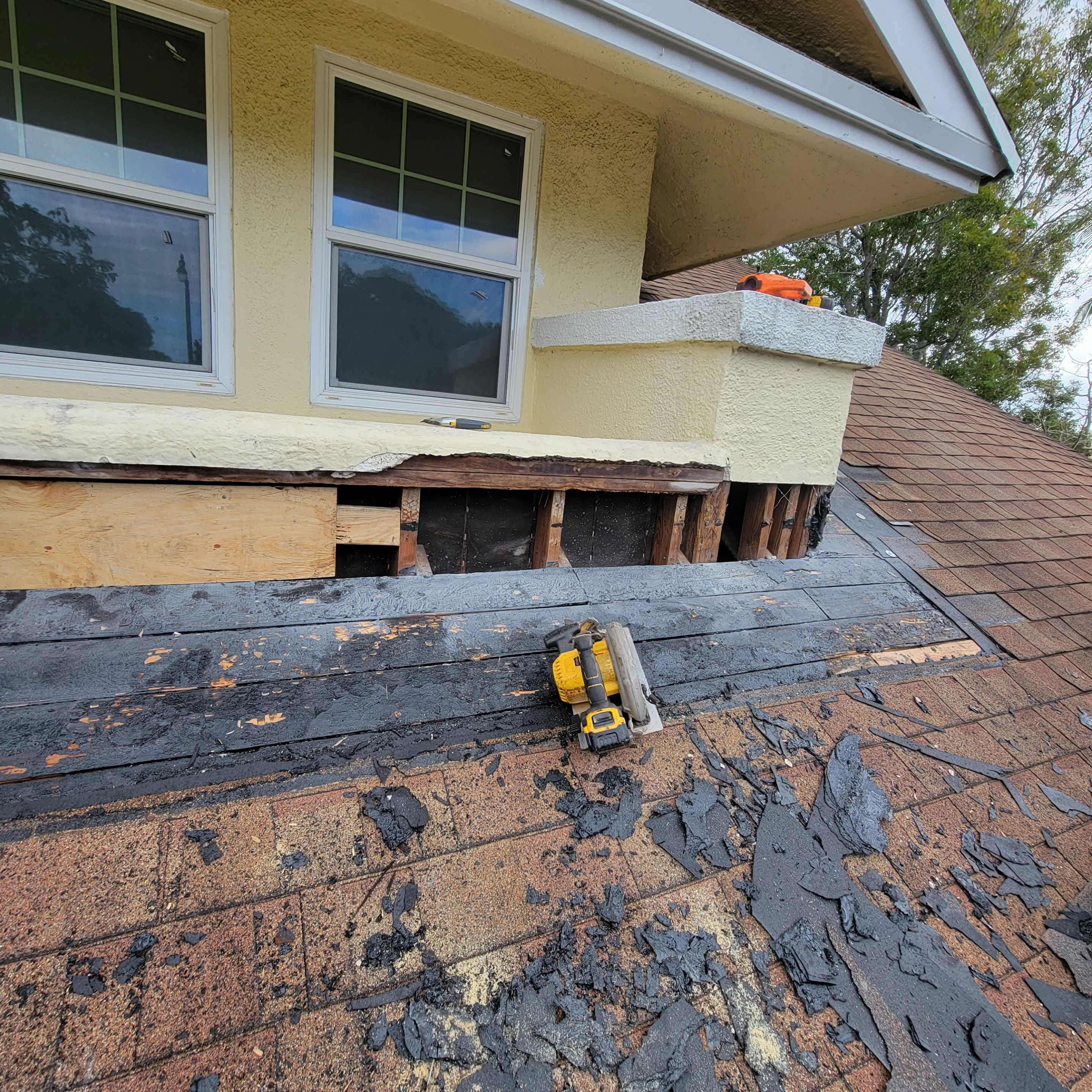 NE 5th Ave, Pompano Beach, FL by G&J Roofing 