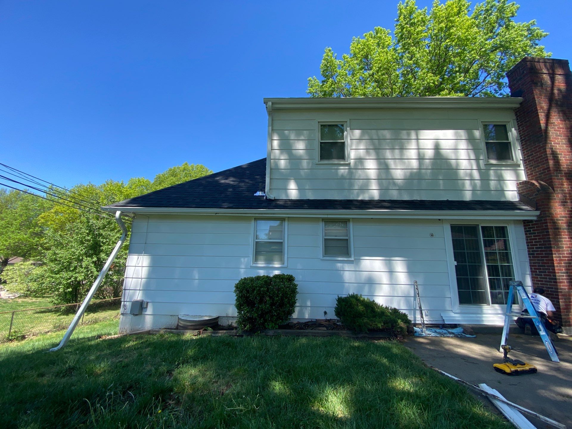 Siding Installation using White Market Square by EEC Windows, Siding & Roofing