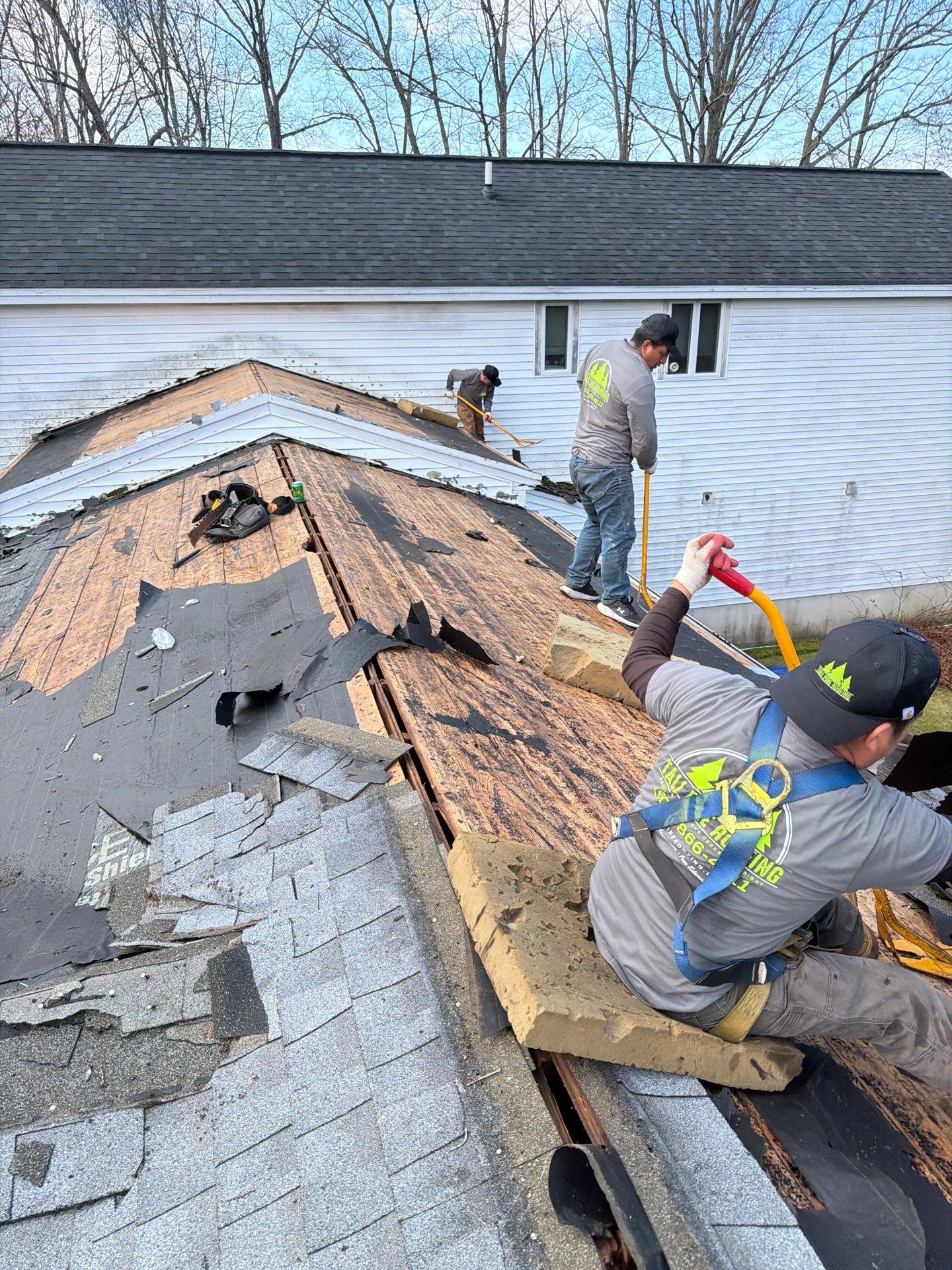 Residential Asphalt Roofing Replacement with IKO Cambridge Shingles in North Hampton by Tall pine roofing