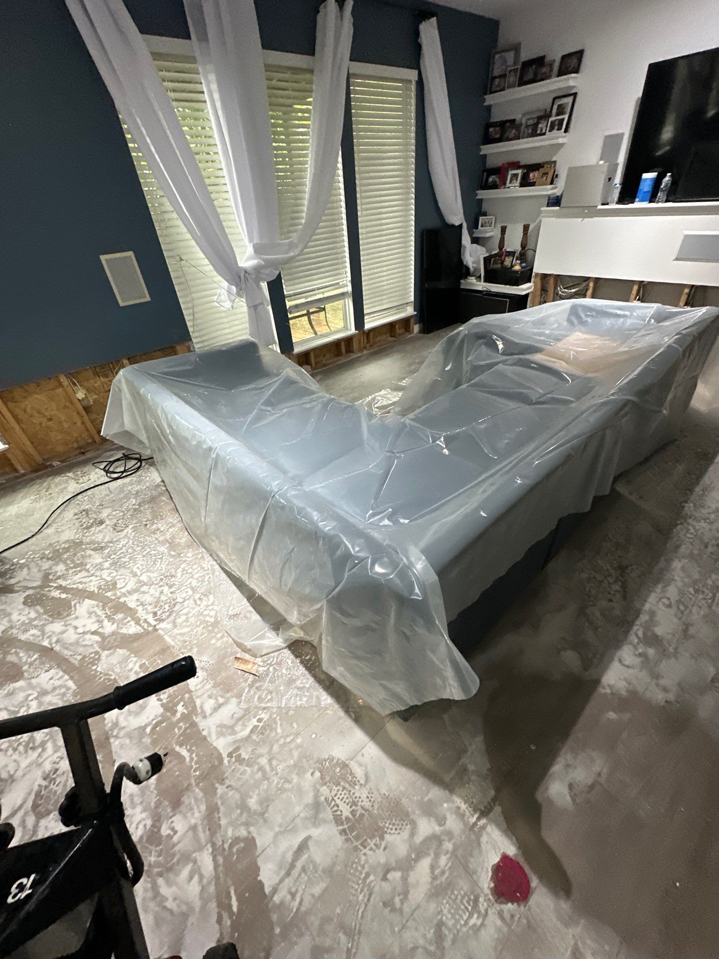 Full-Service Water Damage Mitigation and Structural Drying in Lone Jack by Fine Restoration
