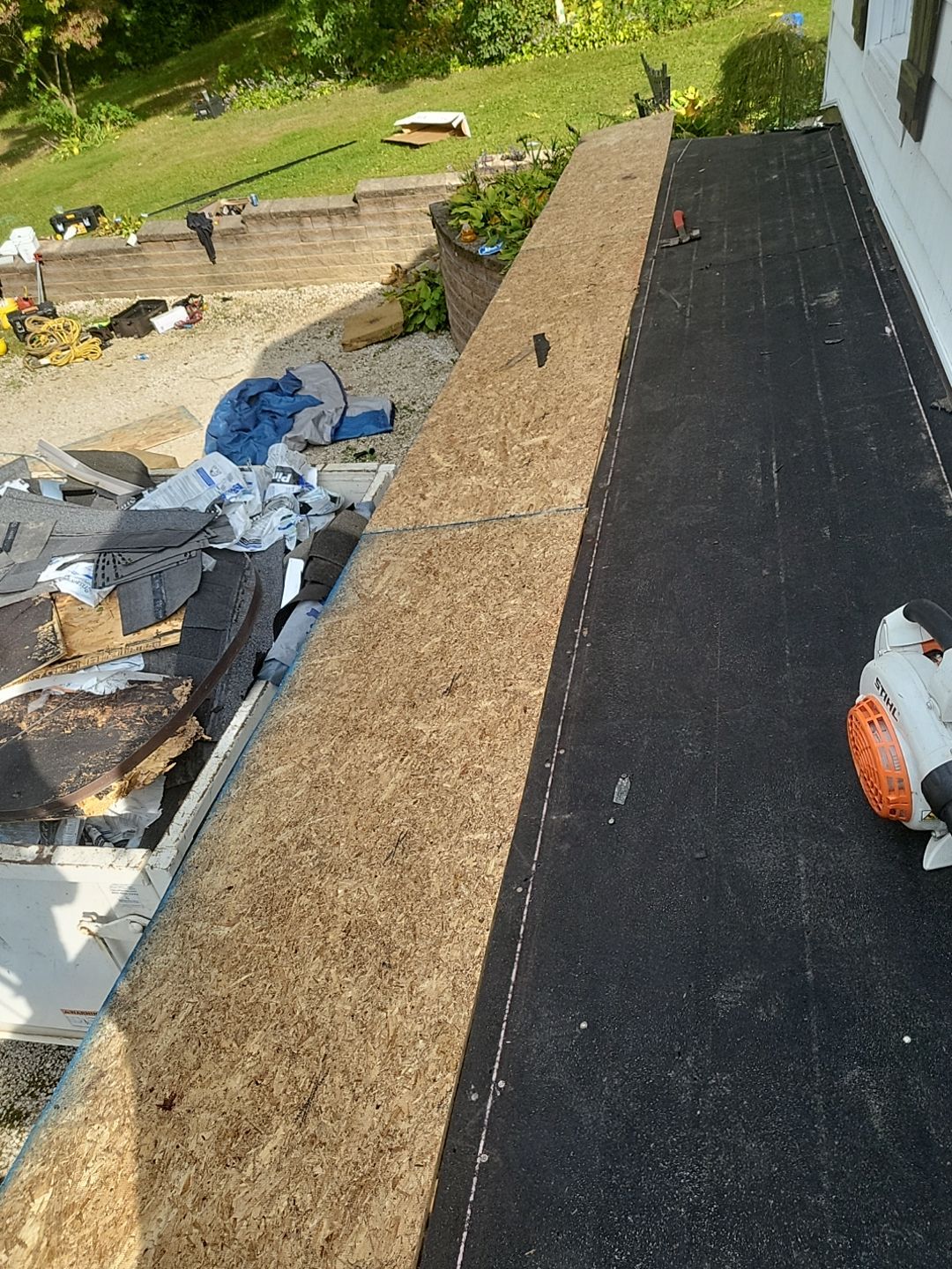ATLAS PINNACLE COLOR: BLACK SHADOW by Eagle Eye Roofing