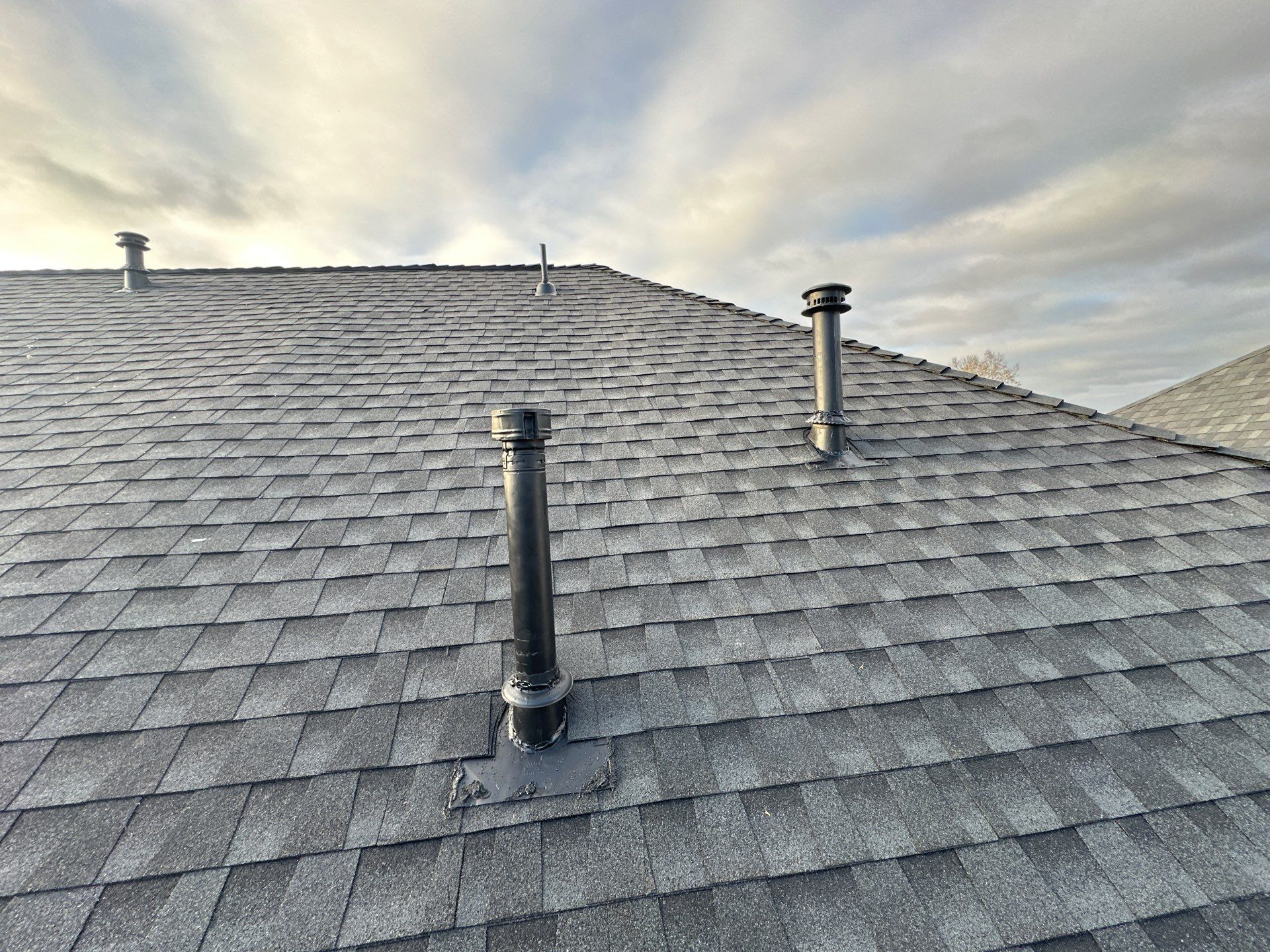 GAF HDZ CHARCOAL W/ PREMIUM RIDGE Z by Motion Roofing