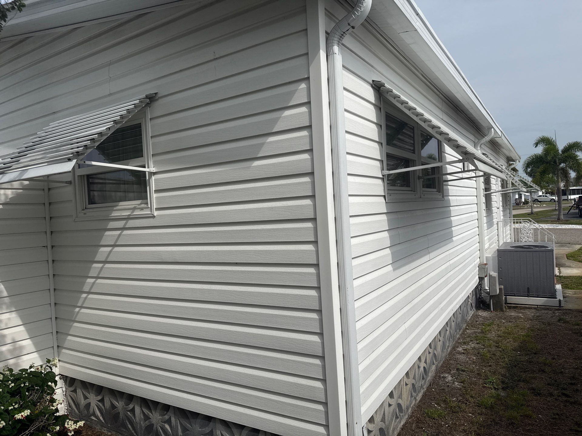 Mobile Home Soft Wash in Desoto/Tidevue Estates – Ellenton, FL by Sunshine AquaWash
