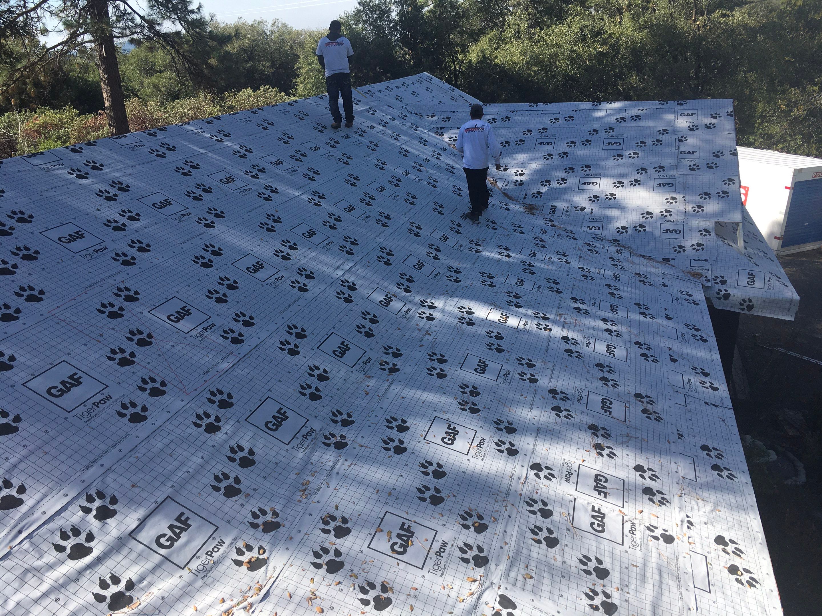 Metal roofing installation using Standing seam metal roofing system by Straight Edge Roofing Inc