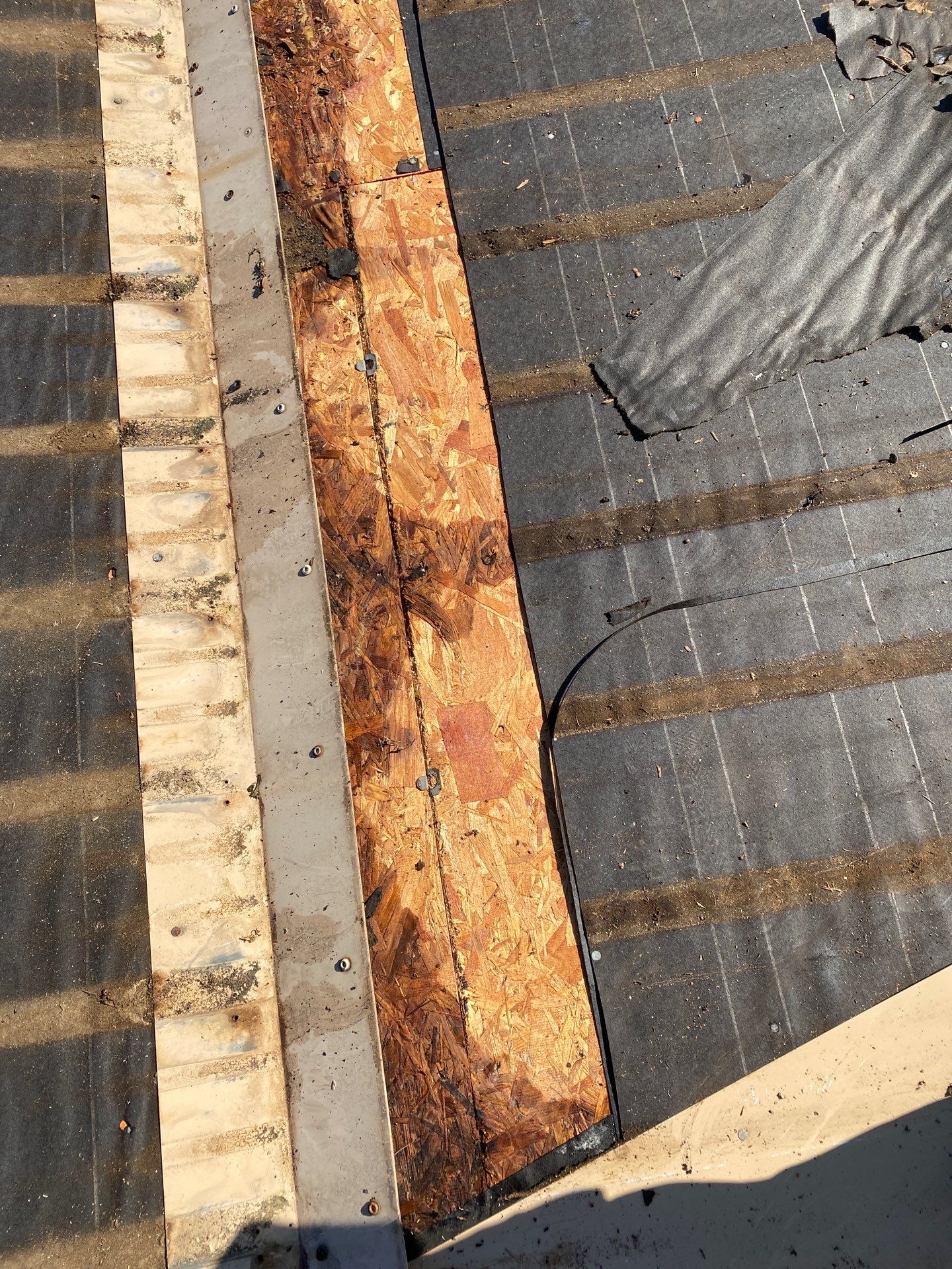 Residential Metal Roof Replacement using Reed's Metals: 26 GA. Colored Residential Metal Panels (Ivory) by Hostetler Roofing
