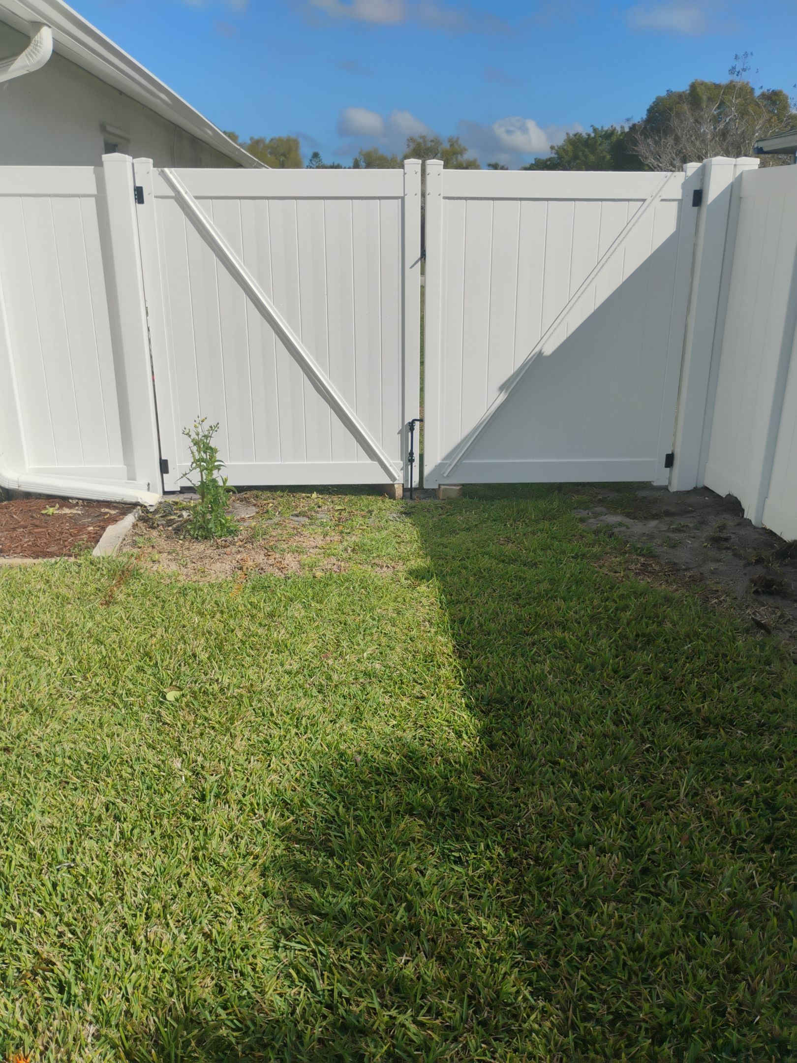 Vinyl Fence Install in Bradenton by True Fence LLC