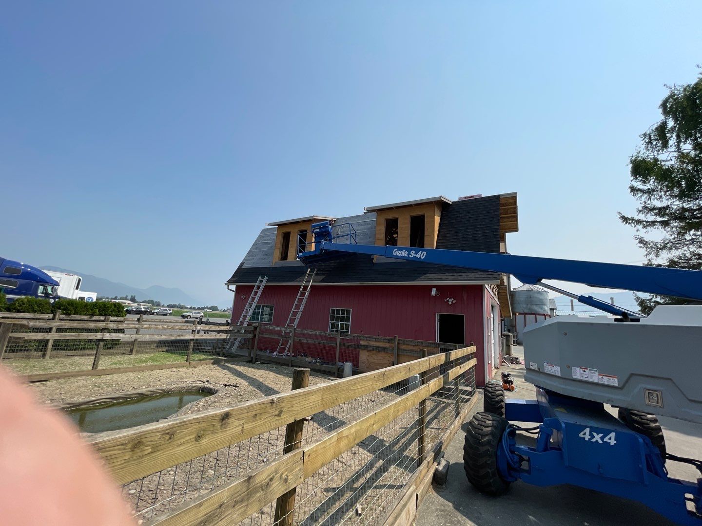 Residential Roofing Installation using OC Oakridge shingles by Top Notch Roofing Inc