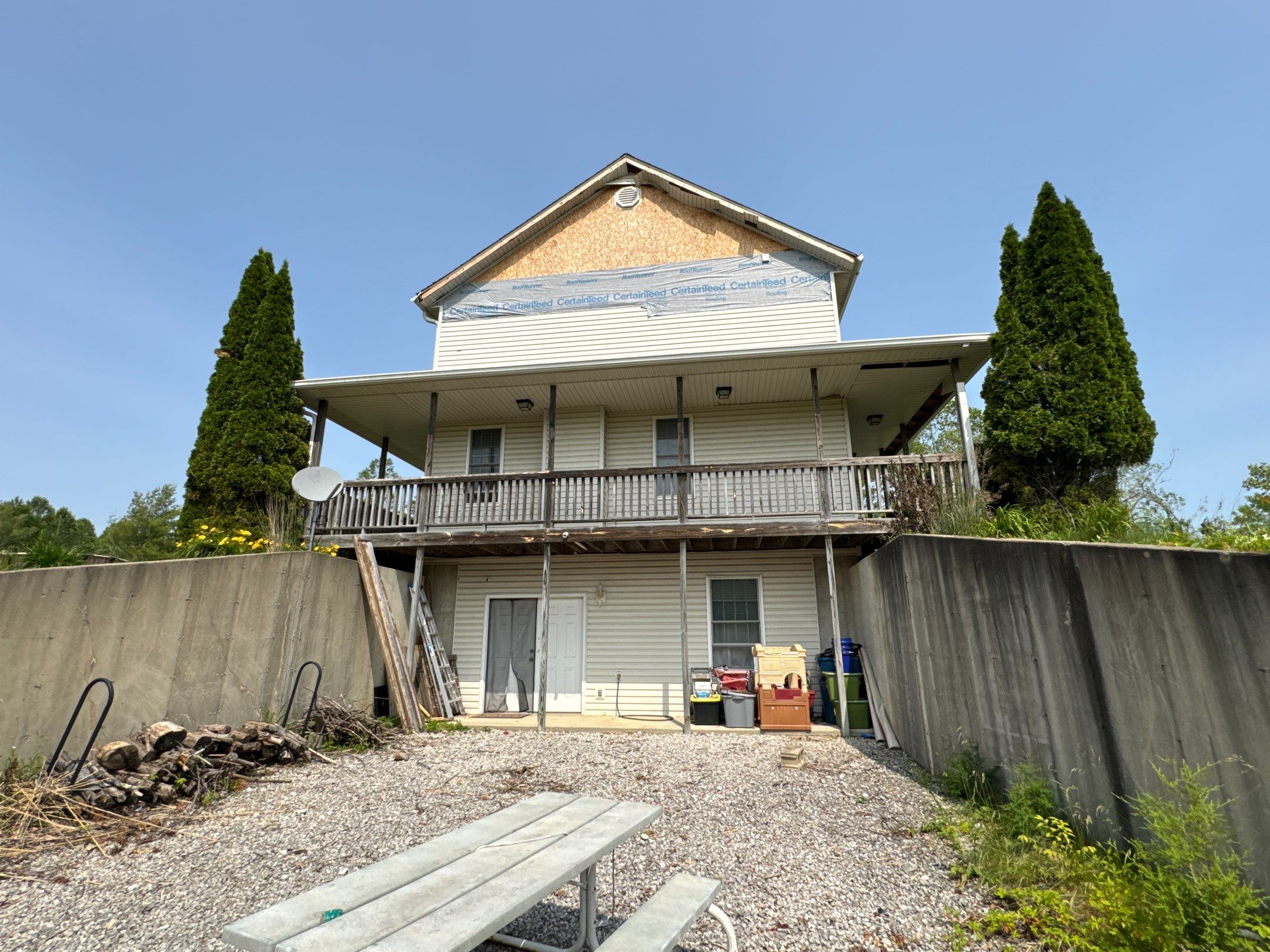 Exterior & Window Installation using CertainTeed Mainstreet & ViWinTech Windows by Koontz Construction