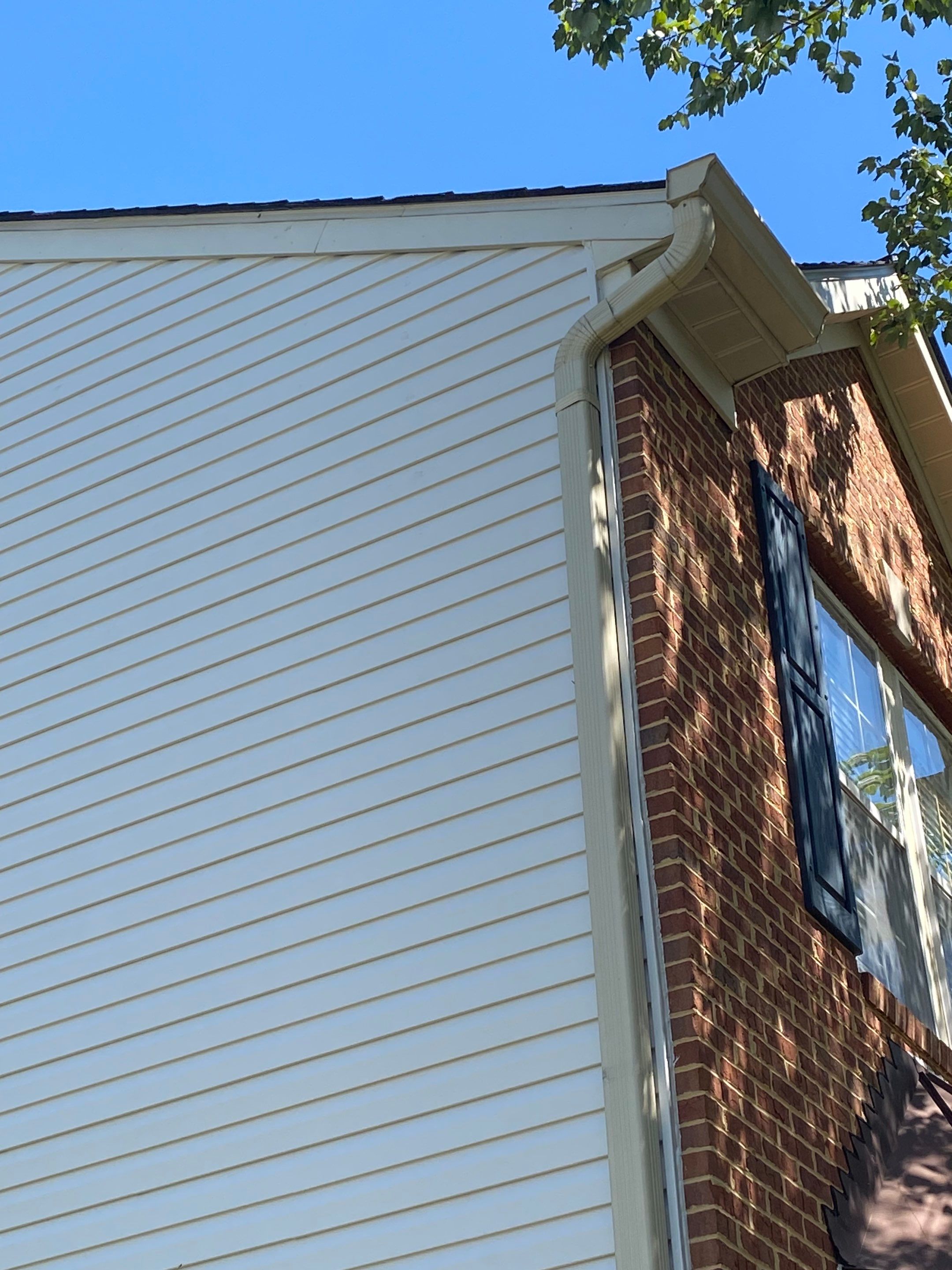 Woodbridge: Siding Replacement with Mastic Ovation Vinyl siding in Linen  by RM Banning, Inc.
