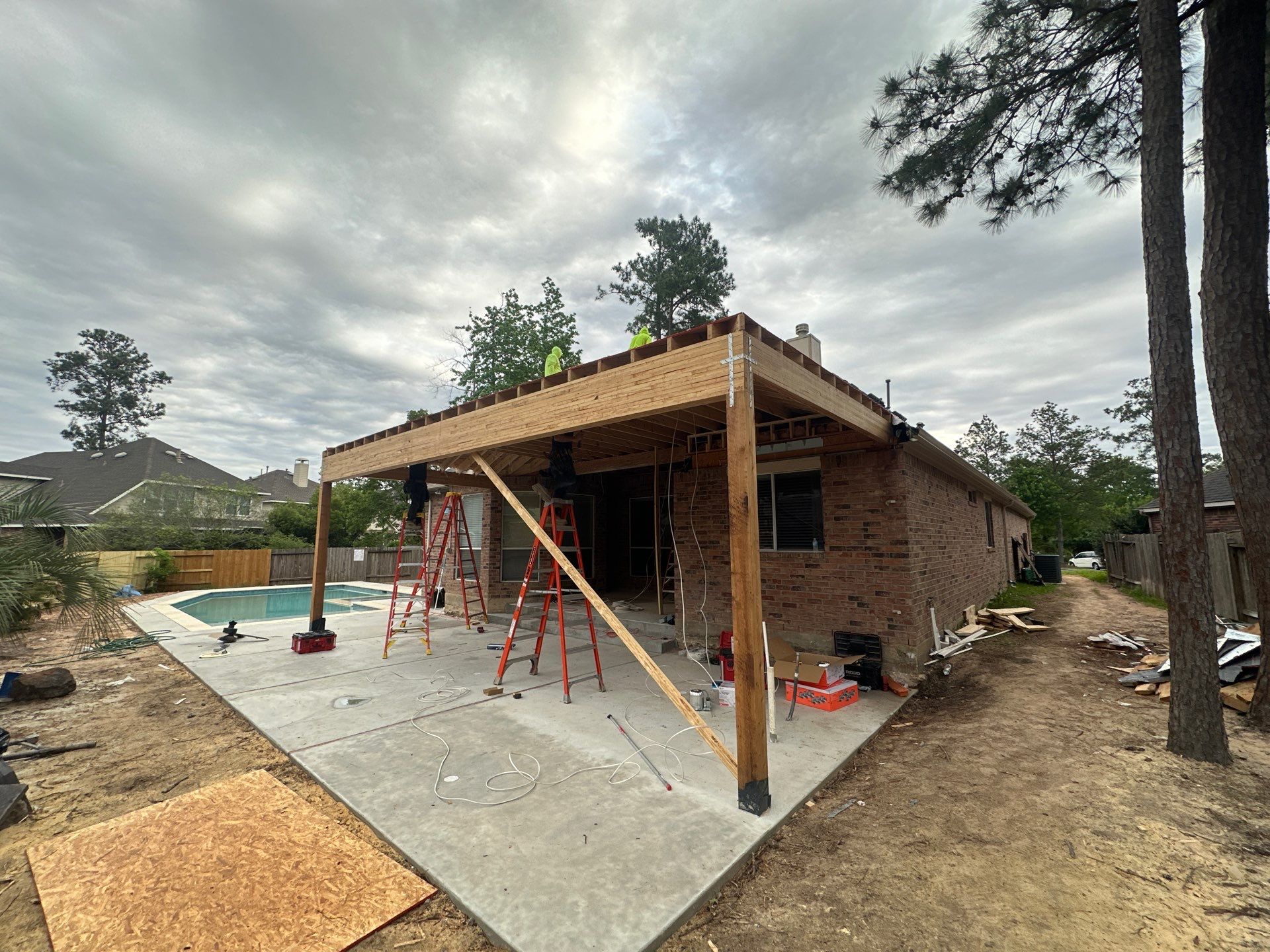 Pool, Patio Cover and Summer Kitchen in Sterling Ridge by SophAlx LLC