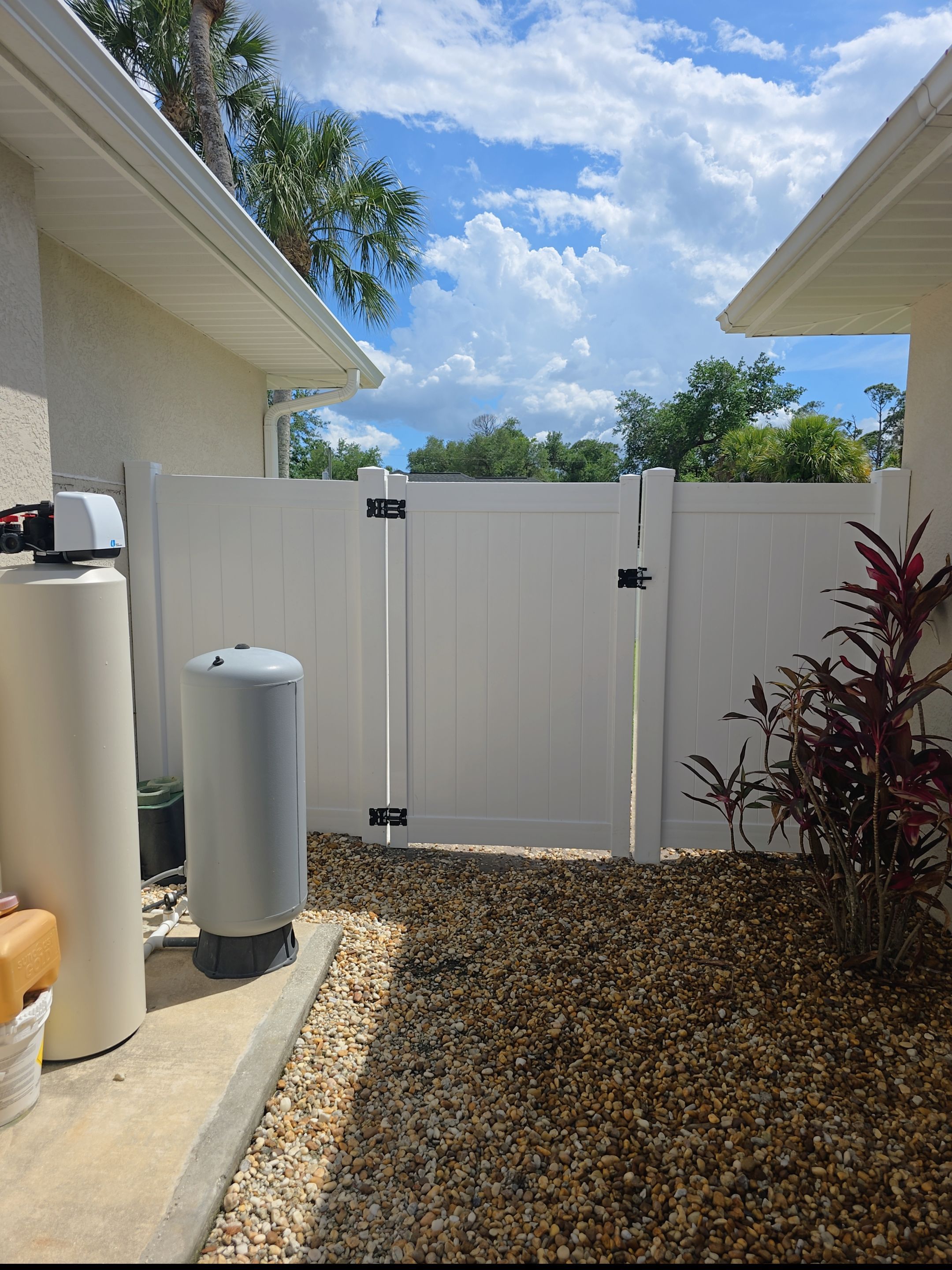 Vinyl Fence Install in North Port by True Fence LLC