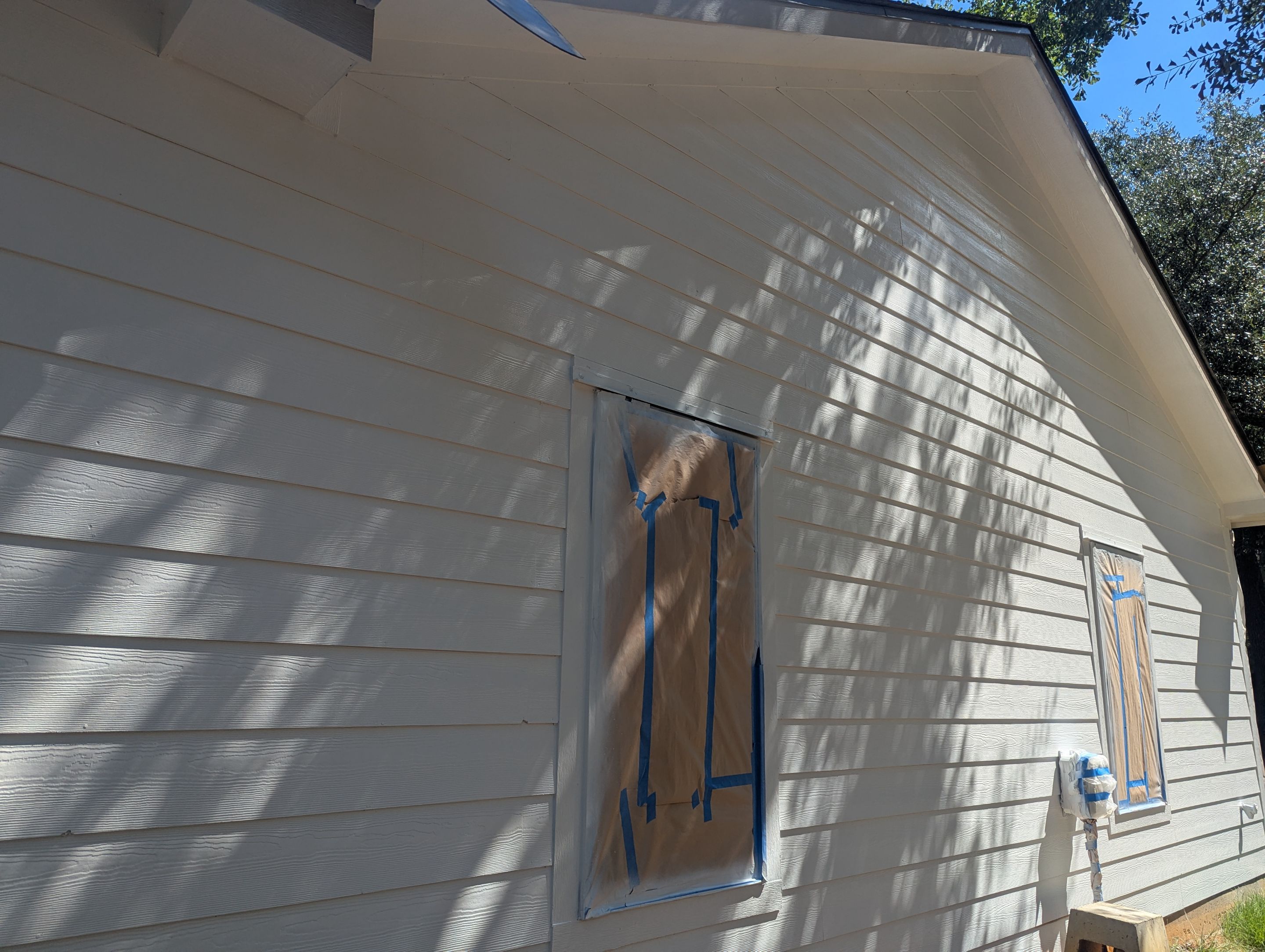 Bold New Color Scheme on Frankston, TX Home by Quality Coats Painting